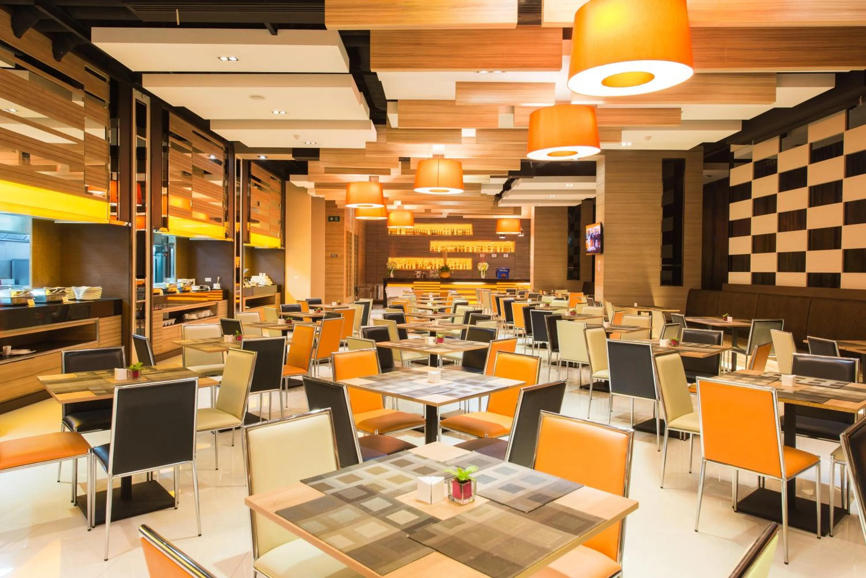 Restaurant/places to eat in Mida Hotel Ngamwongwan - SHA Plus