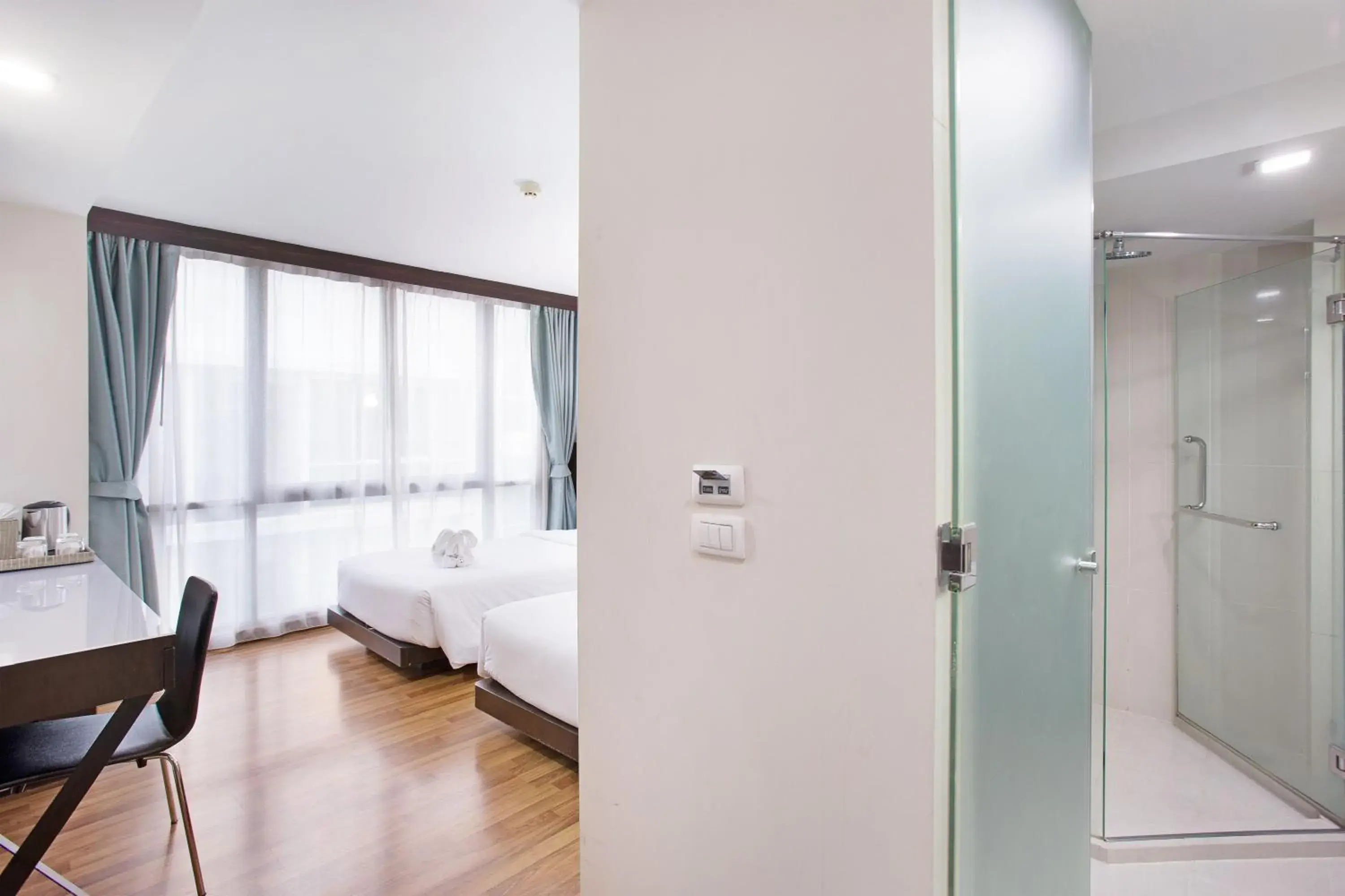 Toilet, Bed in Mida Hotel Ngamwongwan - SHA Plus Toilet, Bed in Mida Hotel Ngamwongwan - SHA Plus