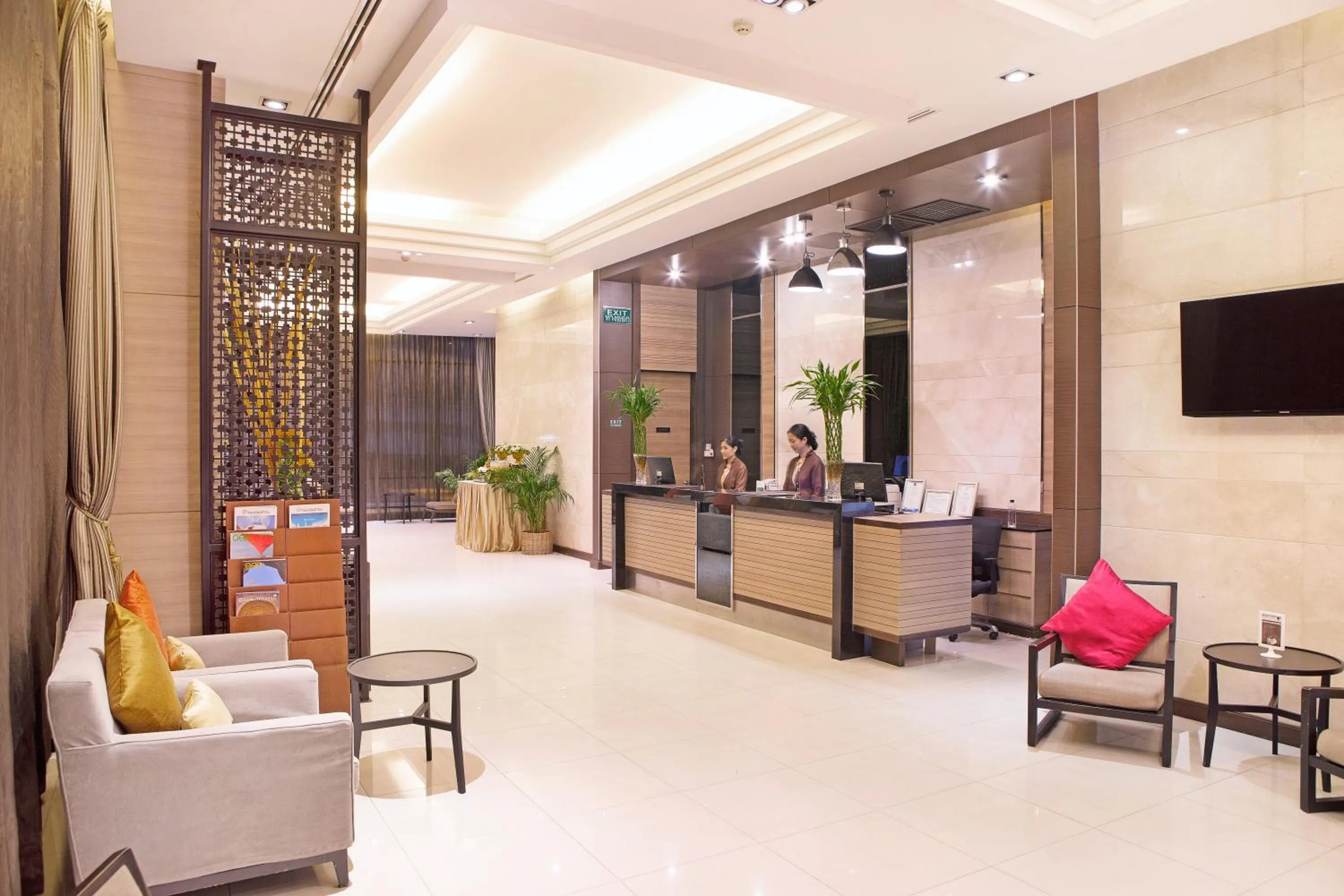 Lobby or reception in Mida Hotel Ngamwongwan - SHA Plus