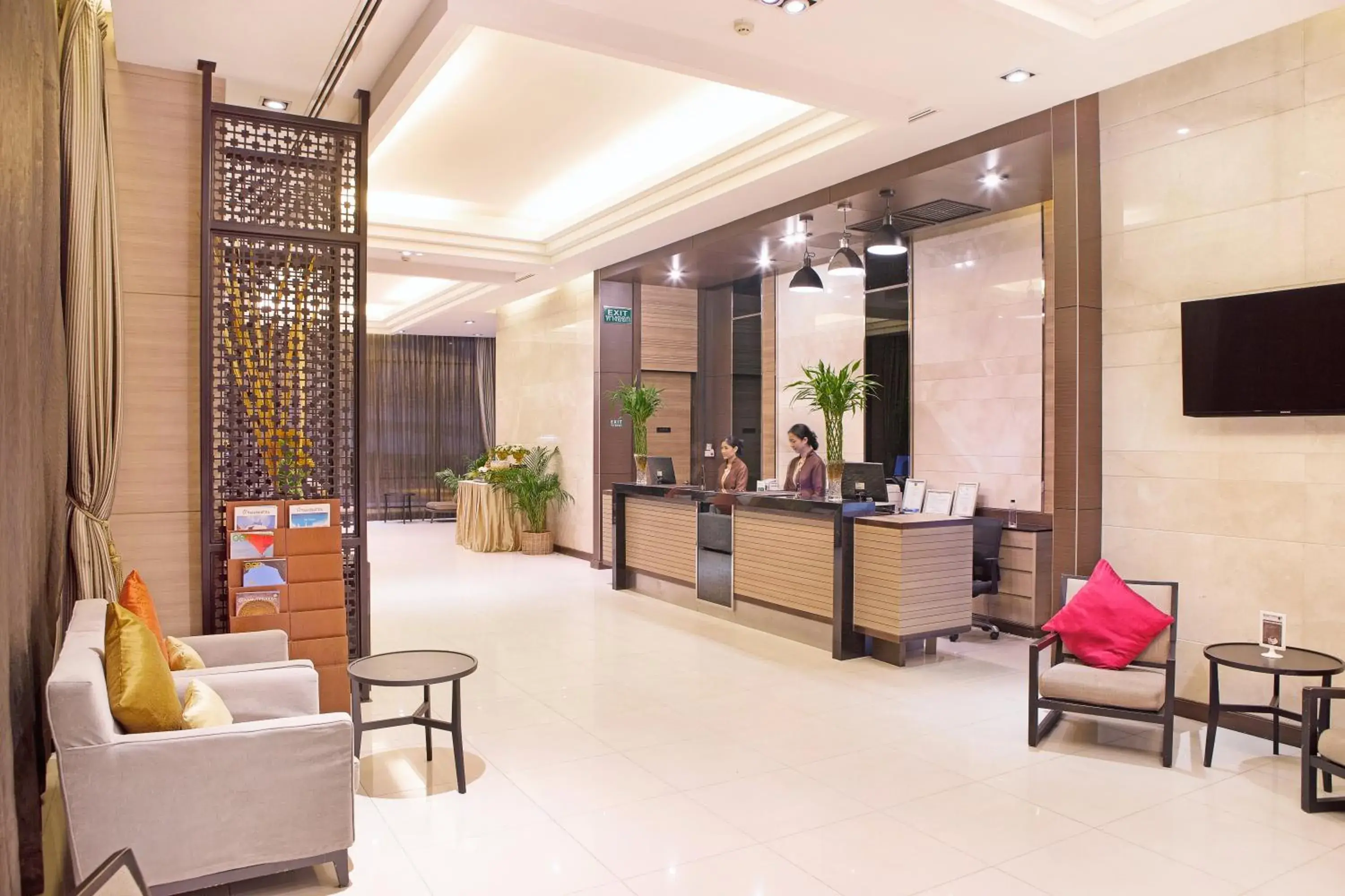 Lobby or reception in Mida Hotel Ngamwongwan - SHA Plus Lobby or reception in Mida Hotel Ngamwongwan - SHA Plus