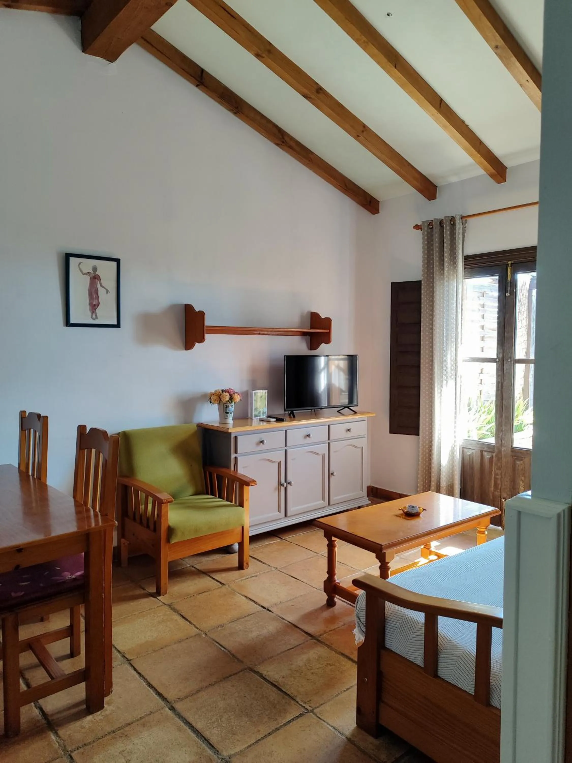 TV and multimedia in Apartamentos El Calambuco