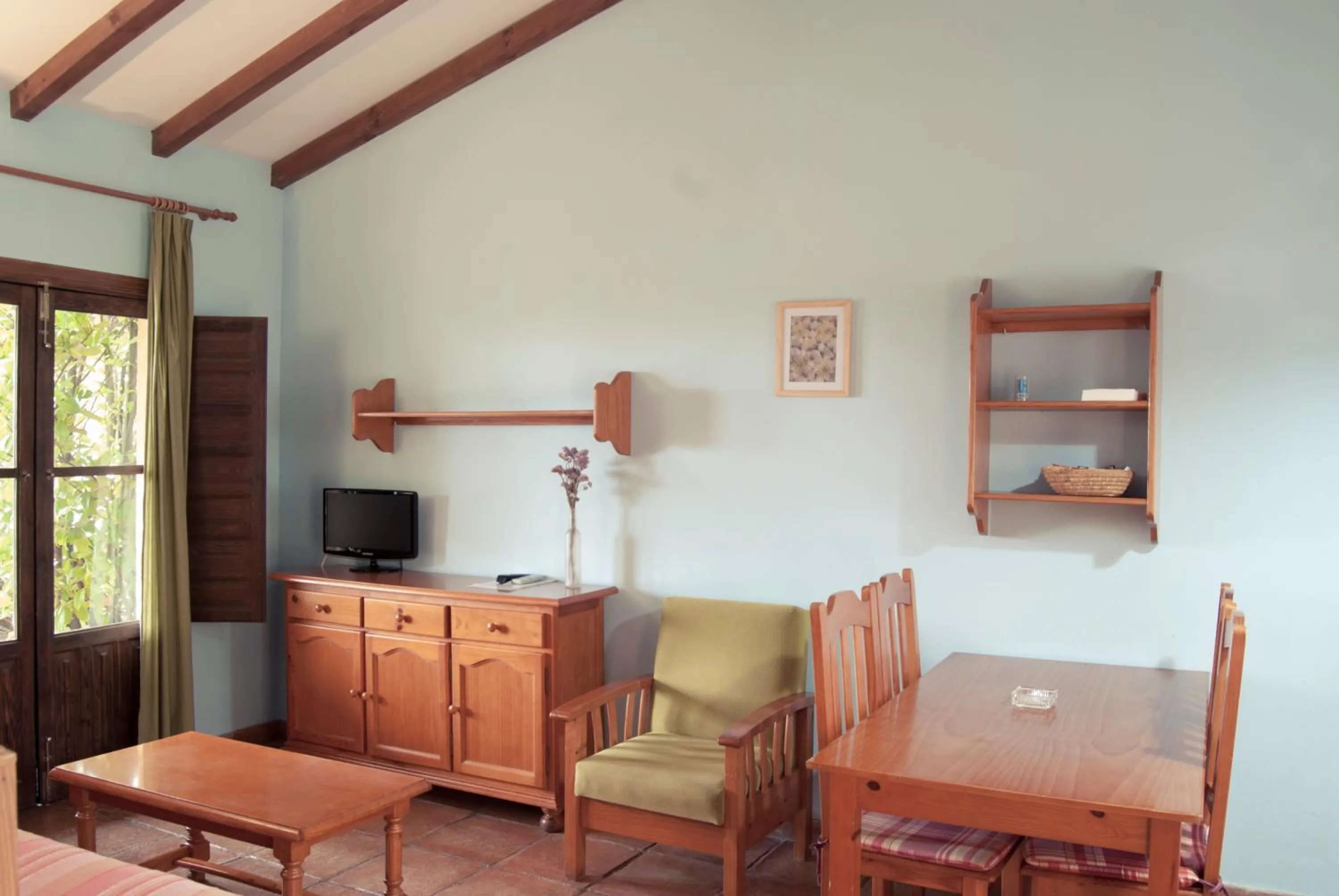 Living room, Bed in Apartamentos El Calambuco