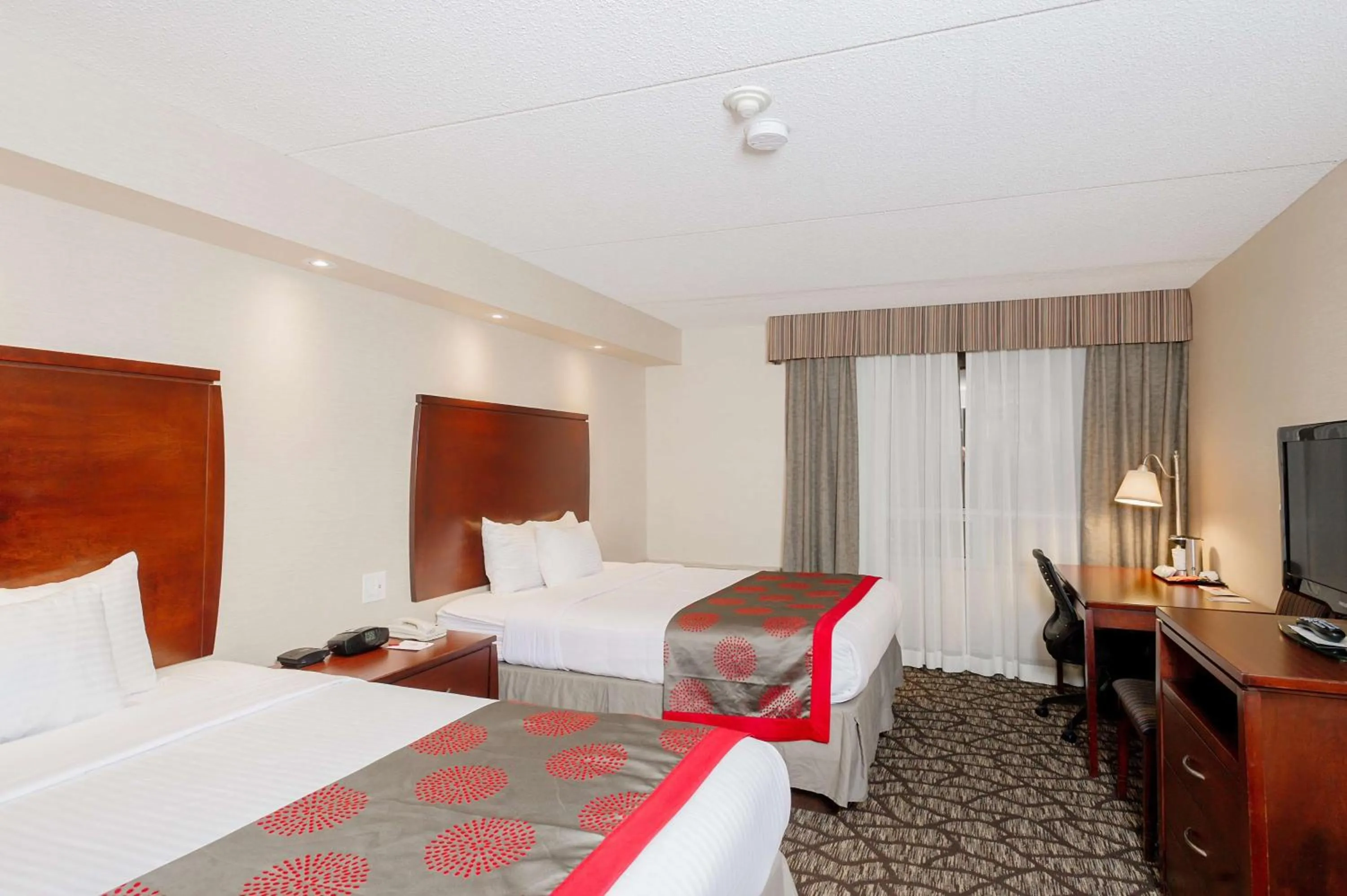 Deluxe Queen Room with Two Queen Beds - Non-Smoking in TownePlace Suites by Marriott Niagara Falls Canada