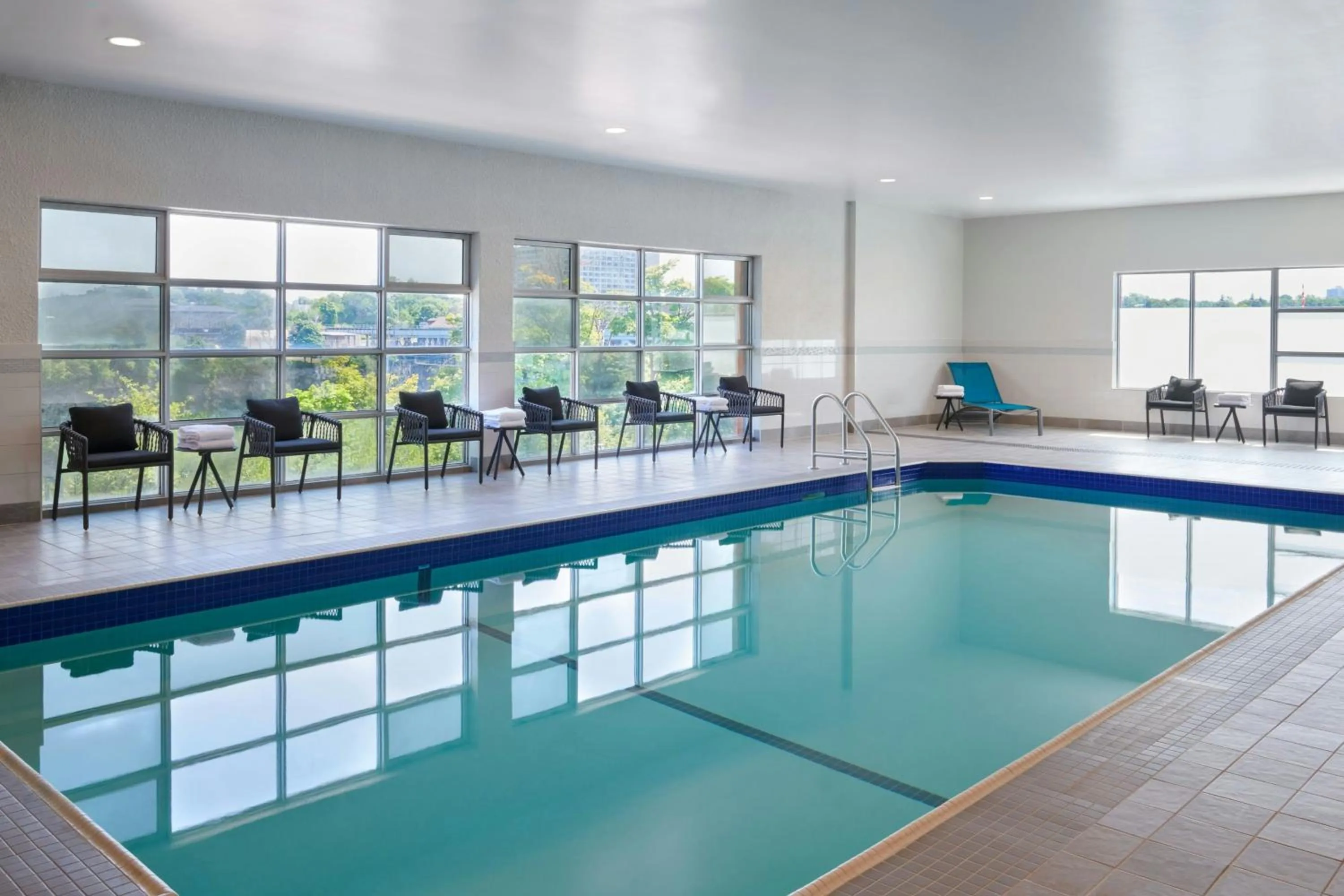 Swimming pool in TownePlace Suites by Marriott Niagara Falls Canada