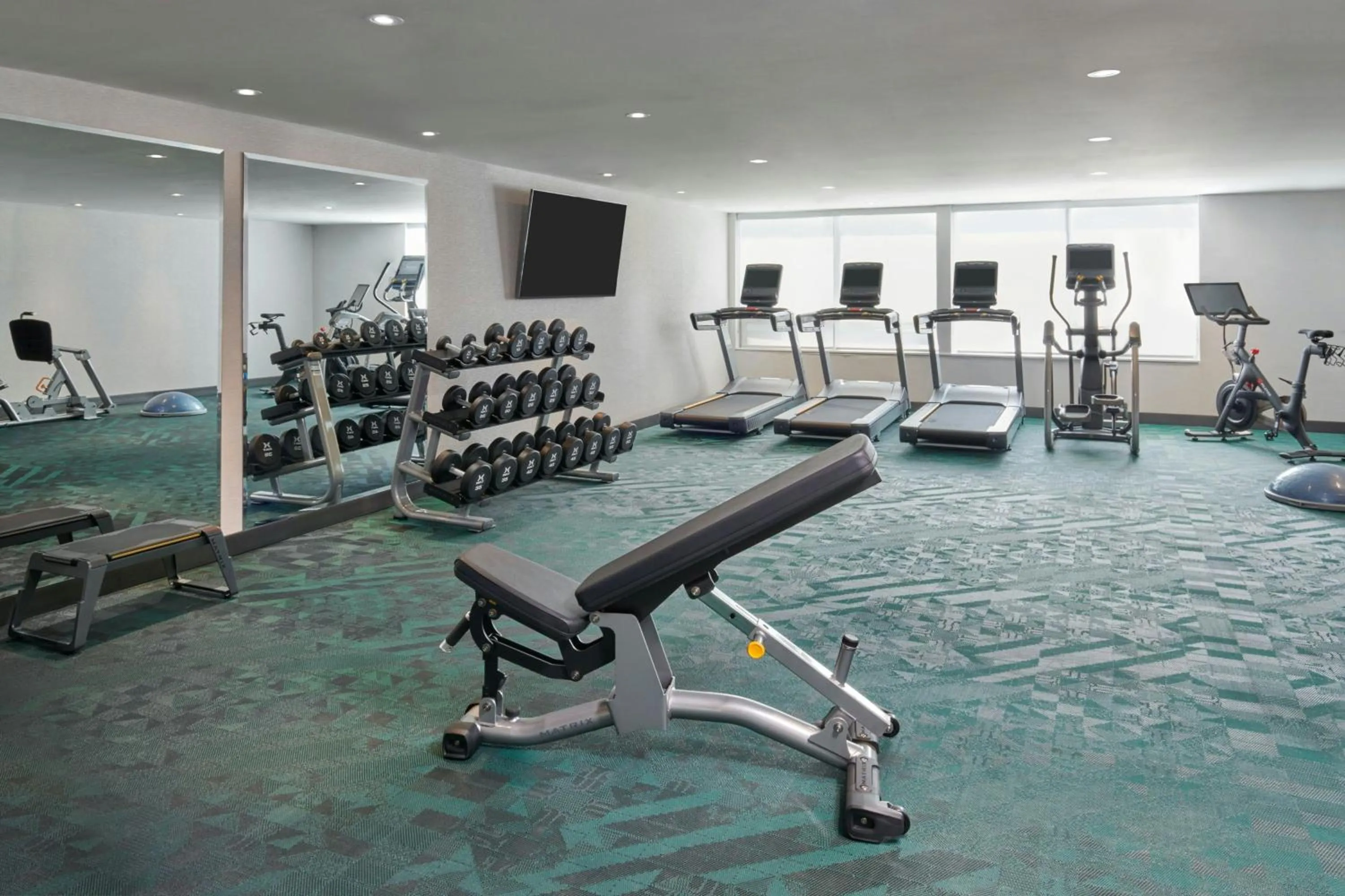 Fitness centre/facilities in TownePlace Suites by Marriott Niagara Falls Canada