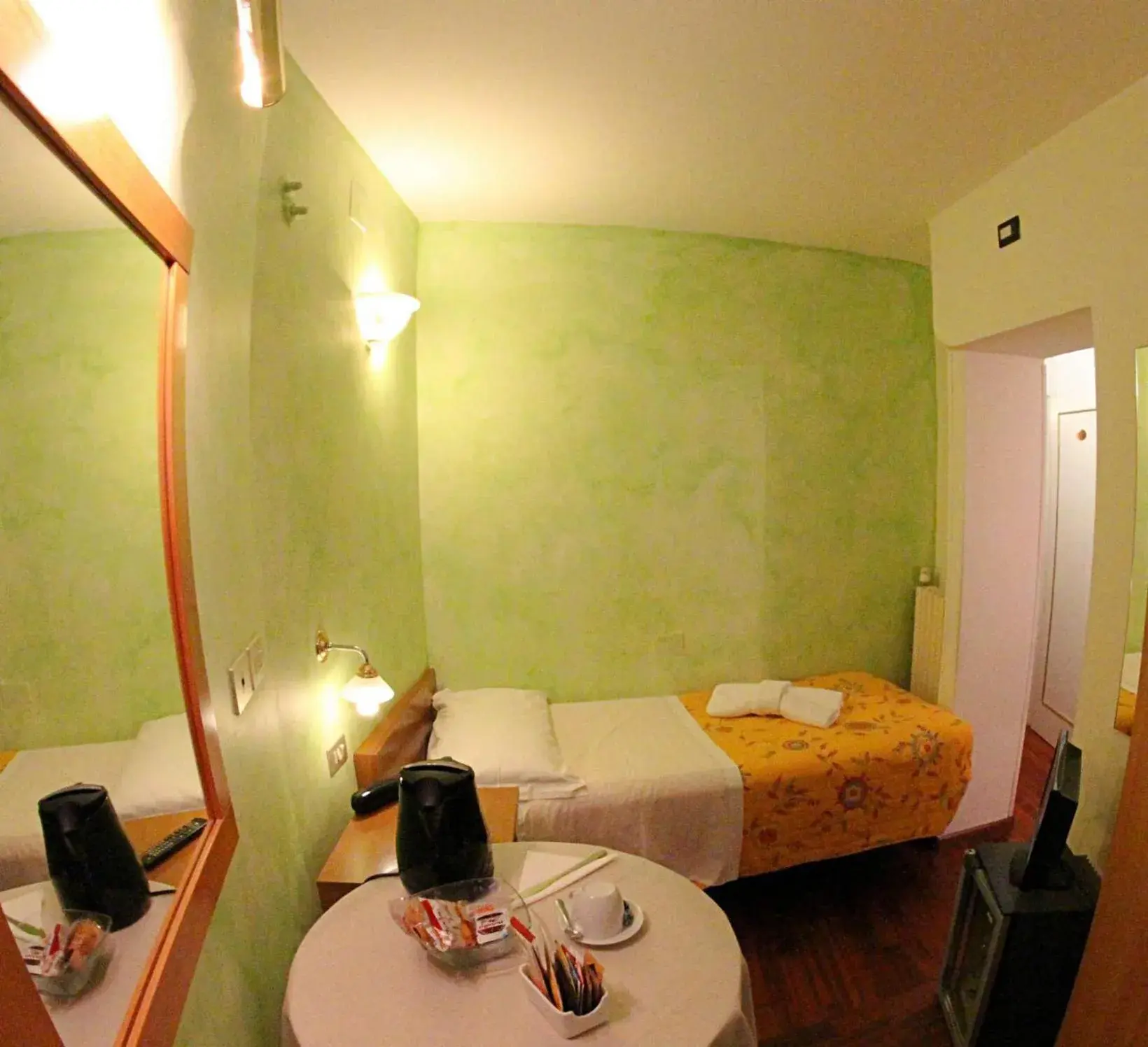 Bed in Primavera Mini Hotel