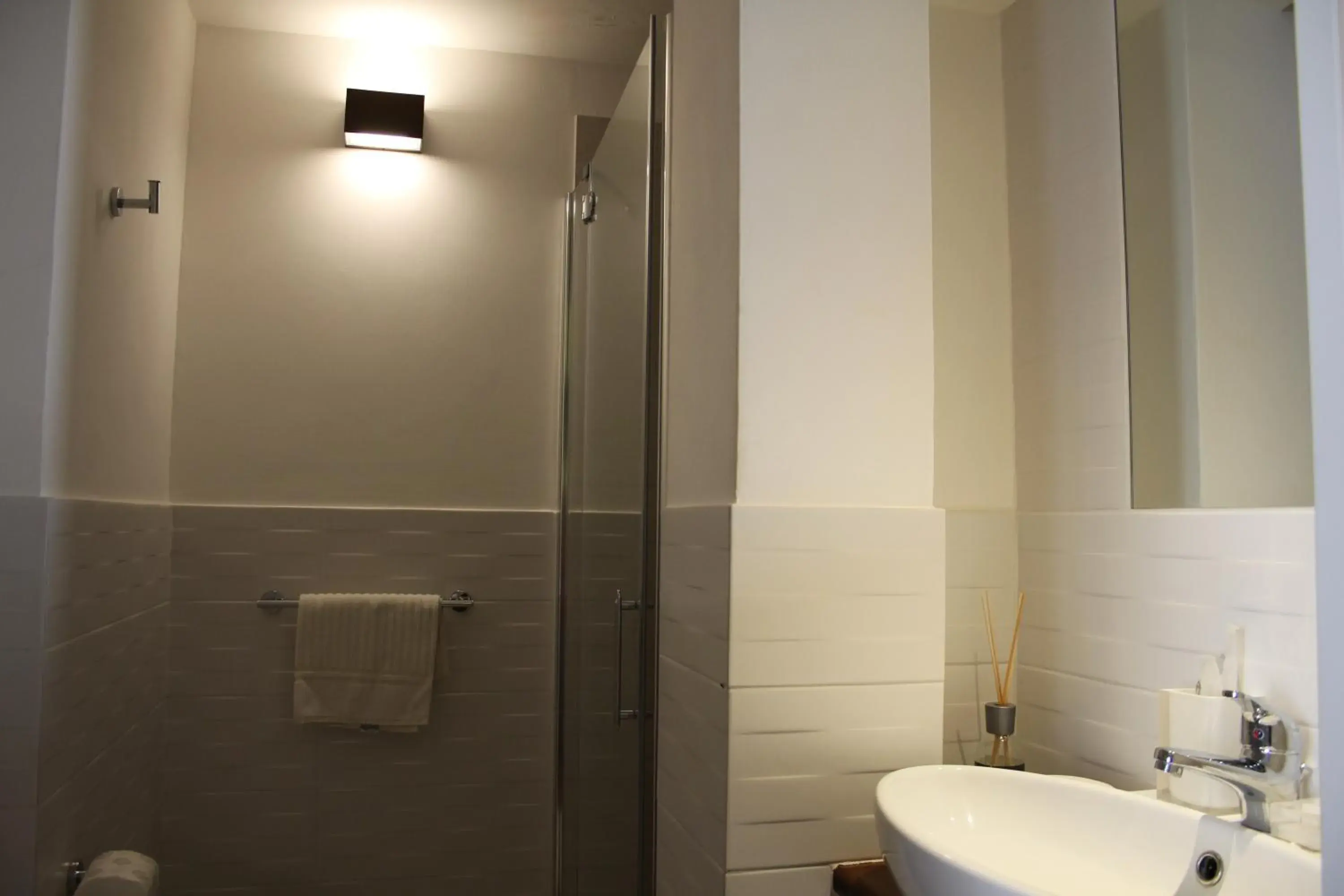 Shower, Bathroom in Primavera Mini Hotel