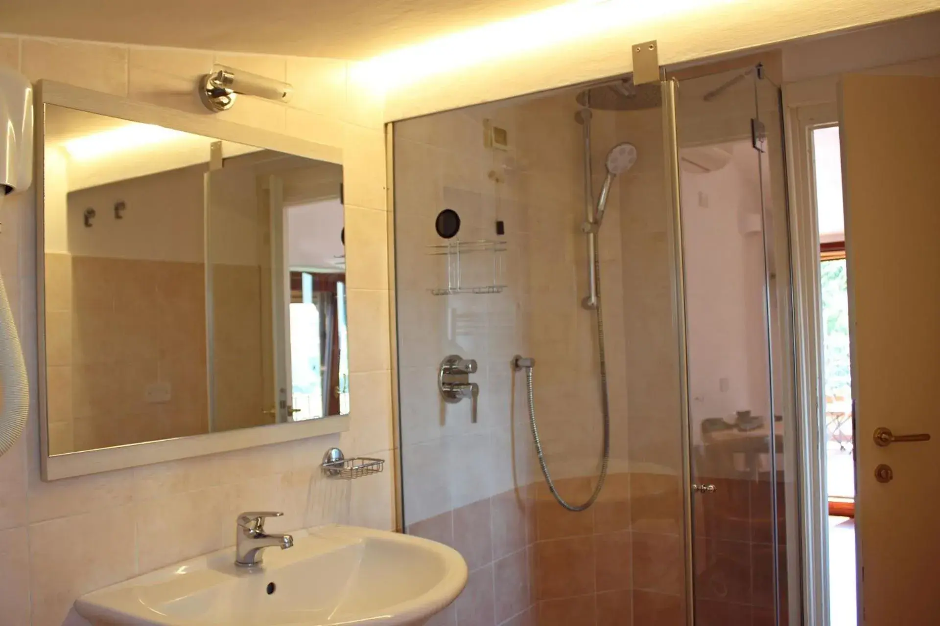 Bathroom in Primavera Mini Hotel