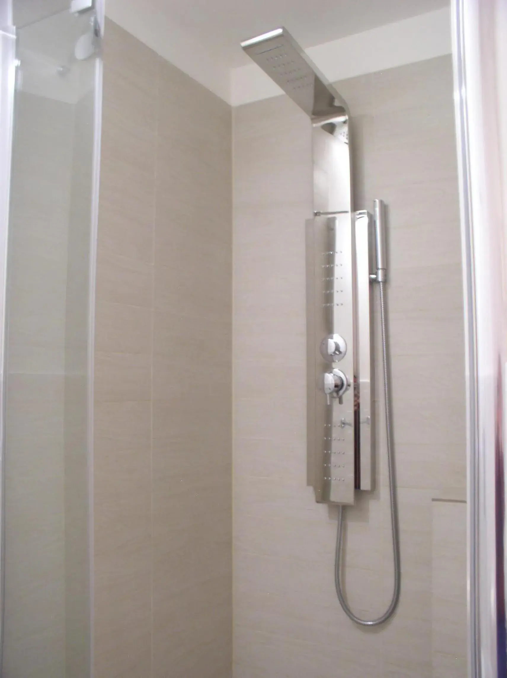 Shower, Bathroom in Primavera Mini Hotel