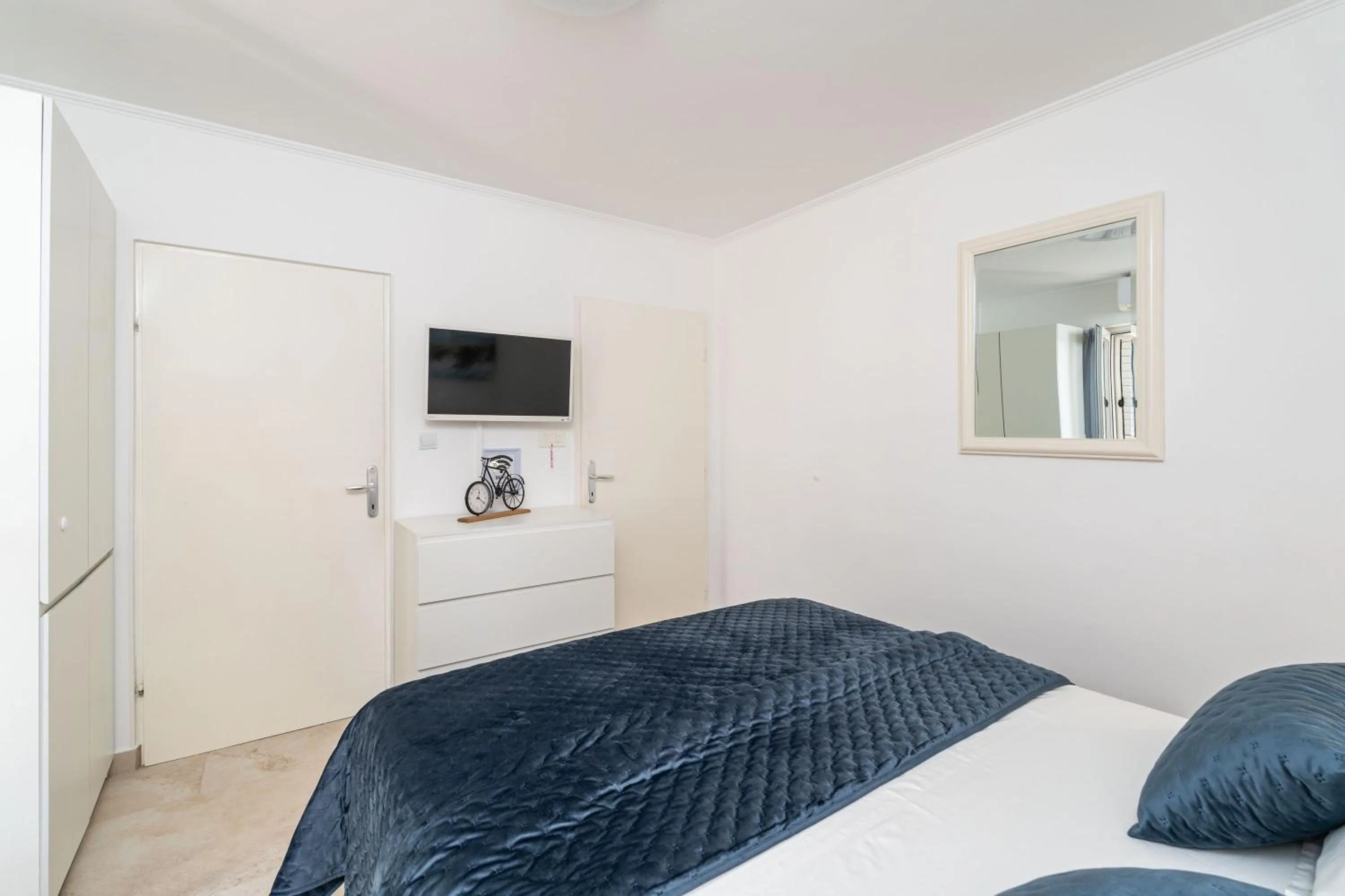 Bed in Apartments and Room Lora