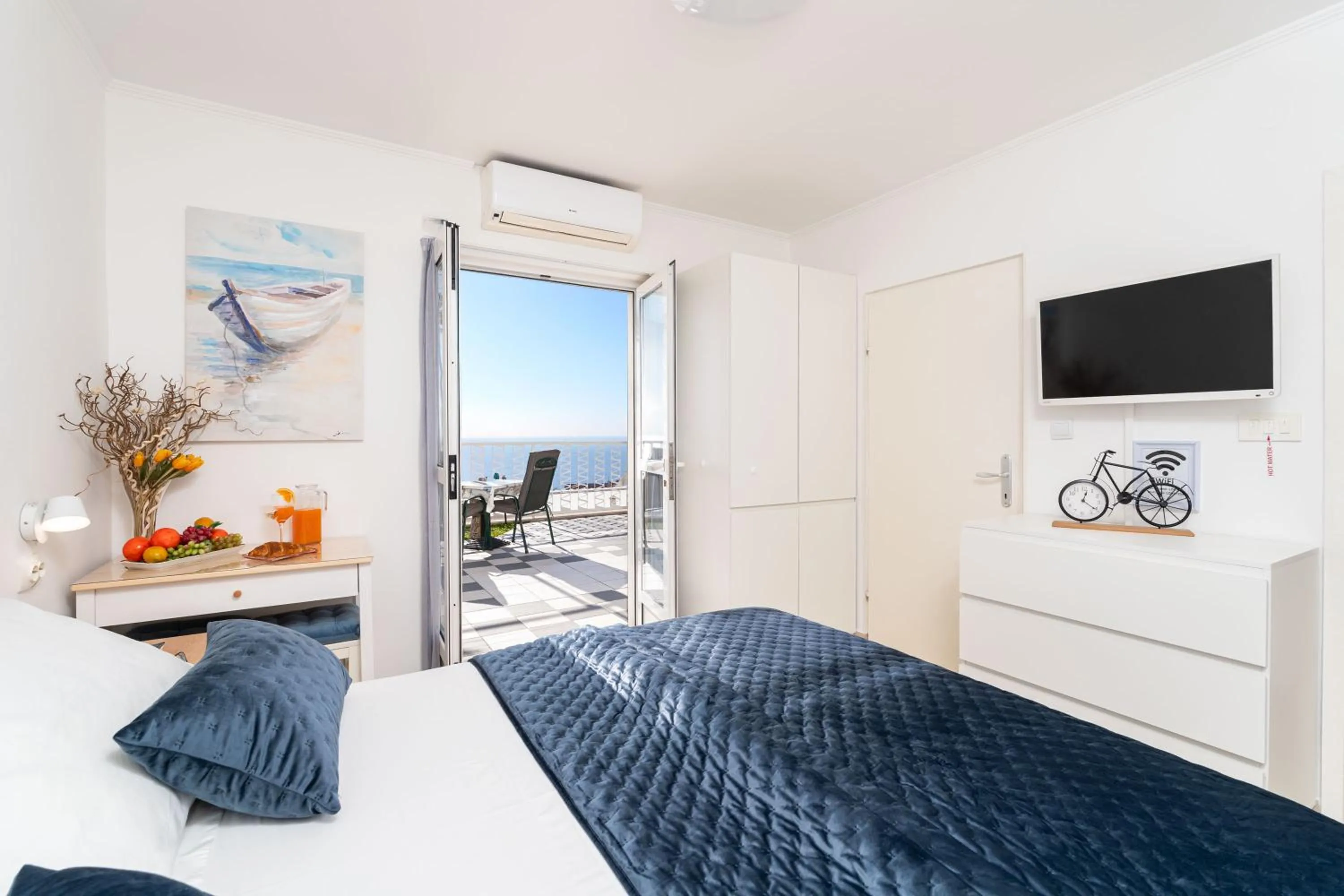 Bed in Apartments and Room Lora