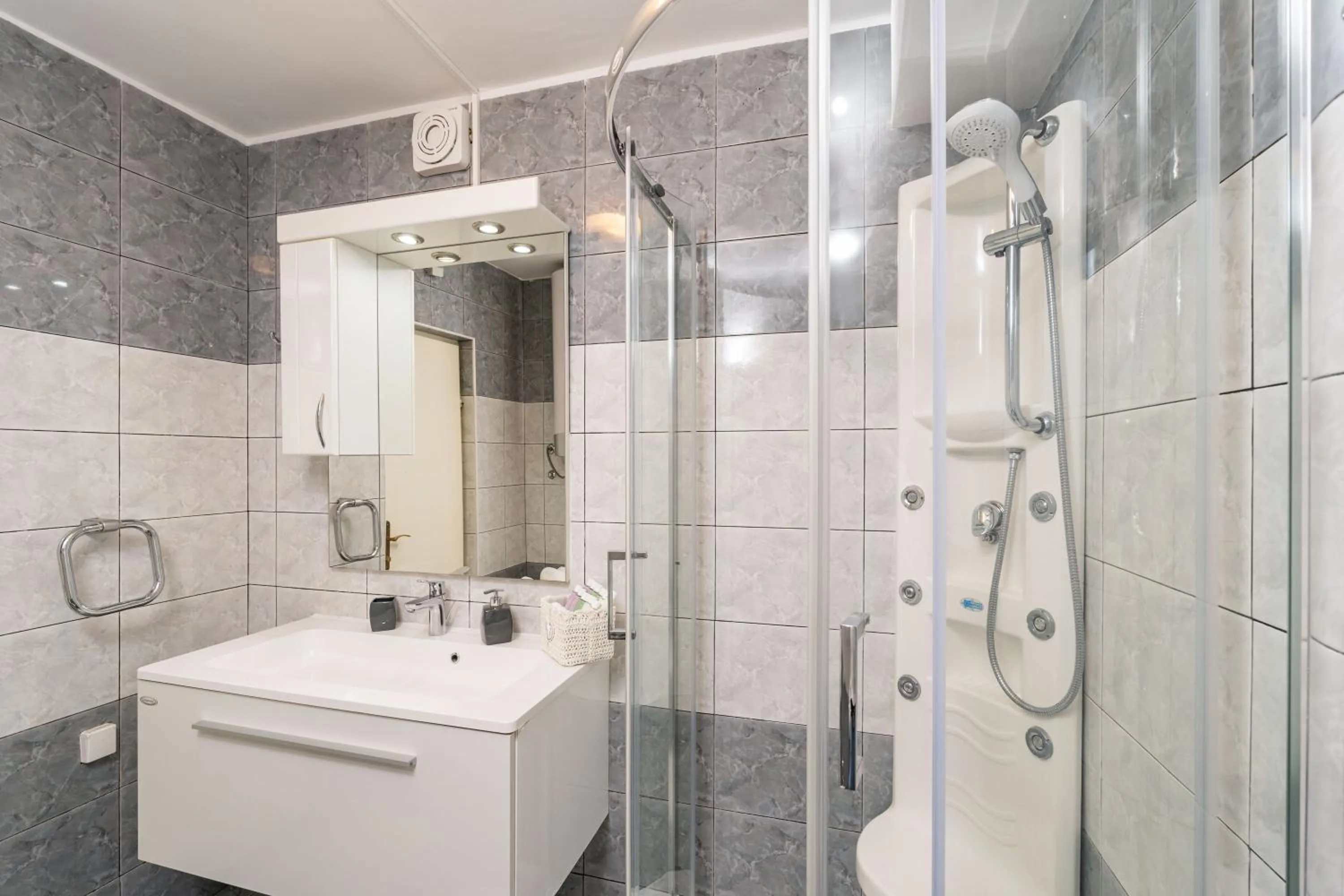 Bathroom in Apartments and Room Lora