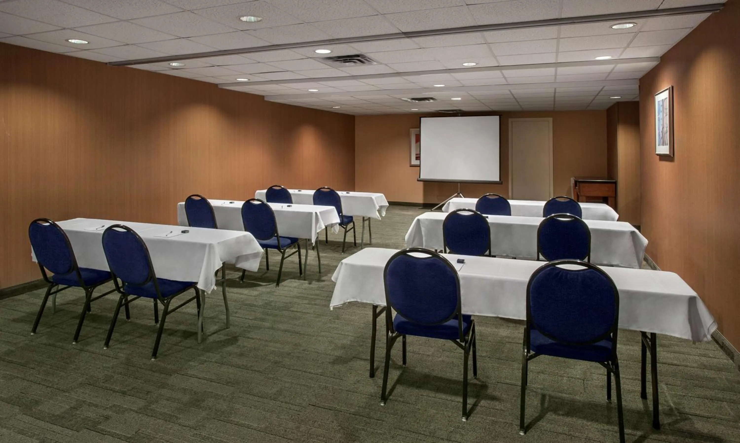 Meeting/conference room in Hampton Inn & Suites Milwaukee Downtown