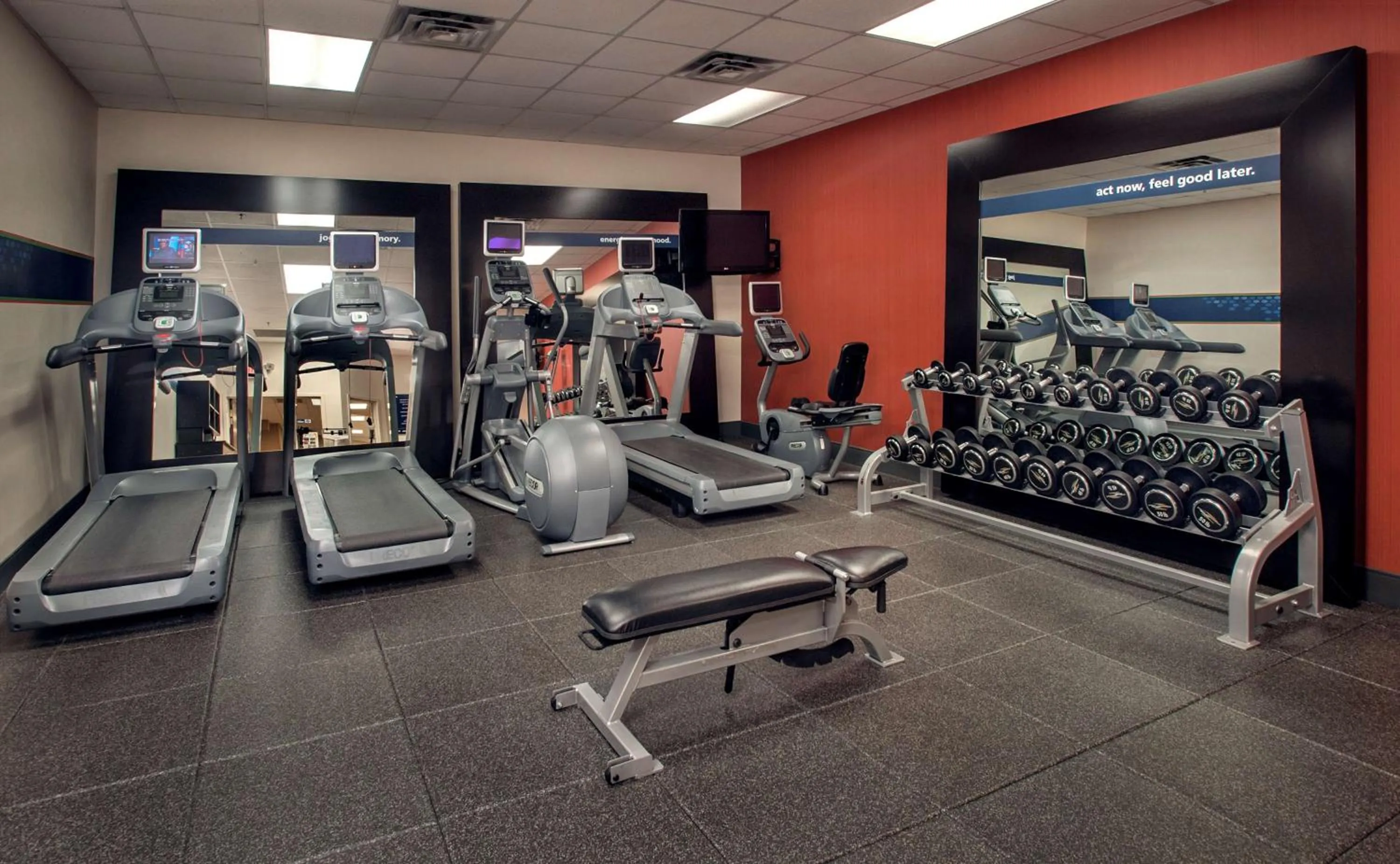 Fitness centre/facilities in Hampton Inn & Suites Milwaukee Downtown