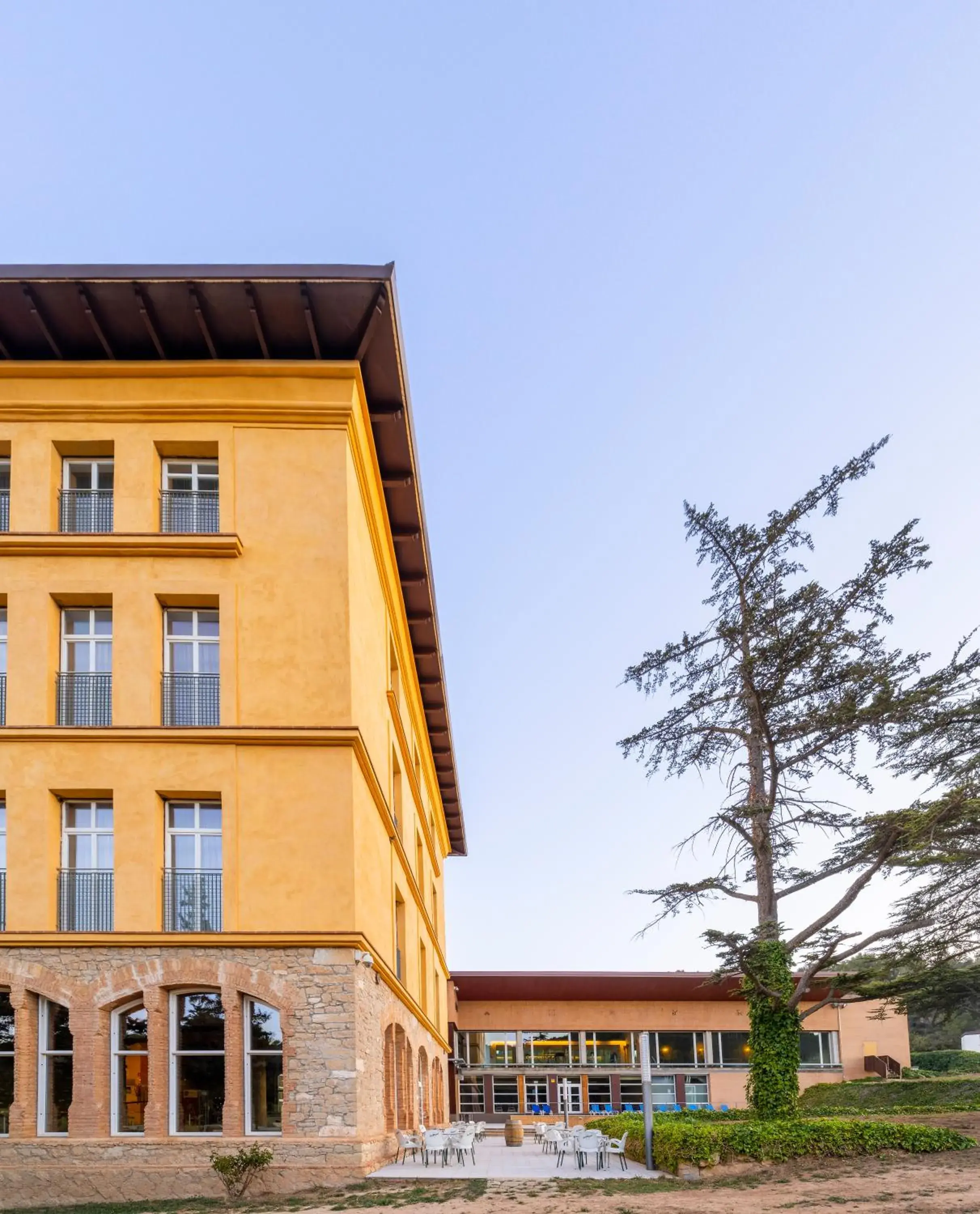 Property building in Iberik Rocallaura Balneari Property building in Iberik Rocallaura Balneari