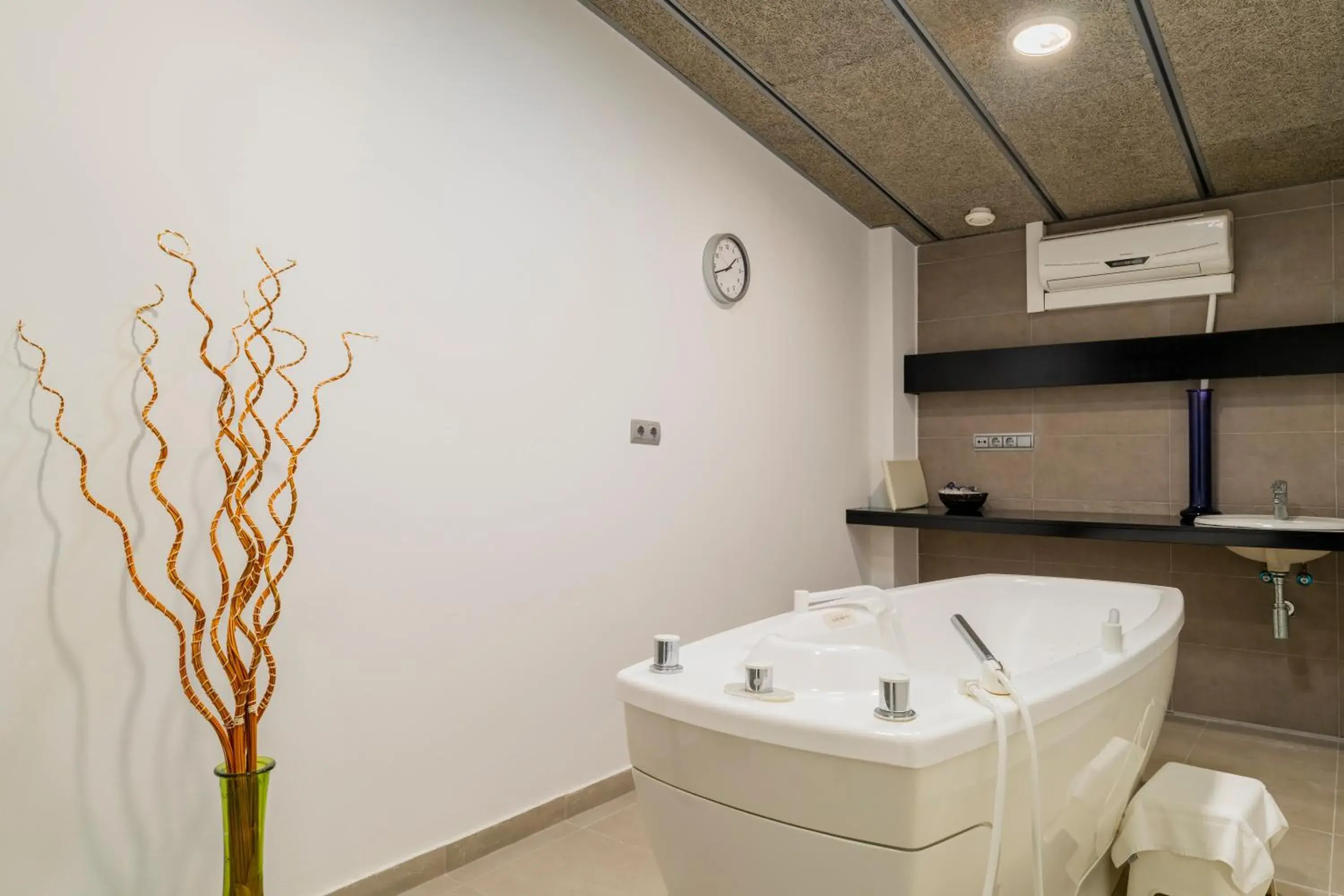 Spa and wellness centre/facilities in Iberik Rocallaura Balneari Spa and wellness centre/facilities in Iberik Rocallaura Balneari