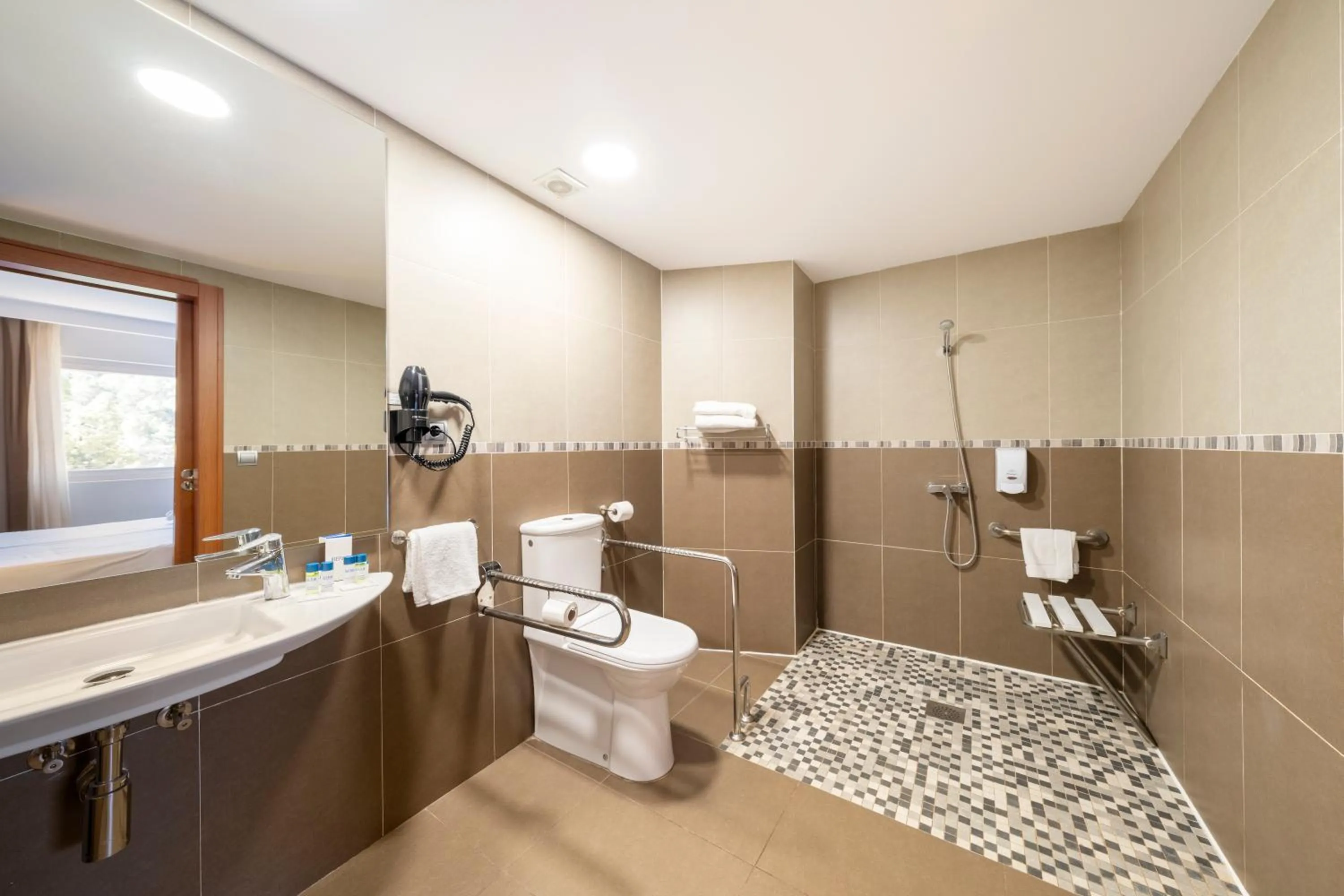 Toilet in Iberik Rocallaura Balneari