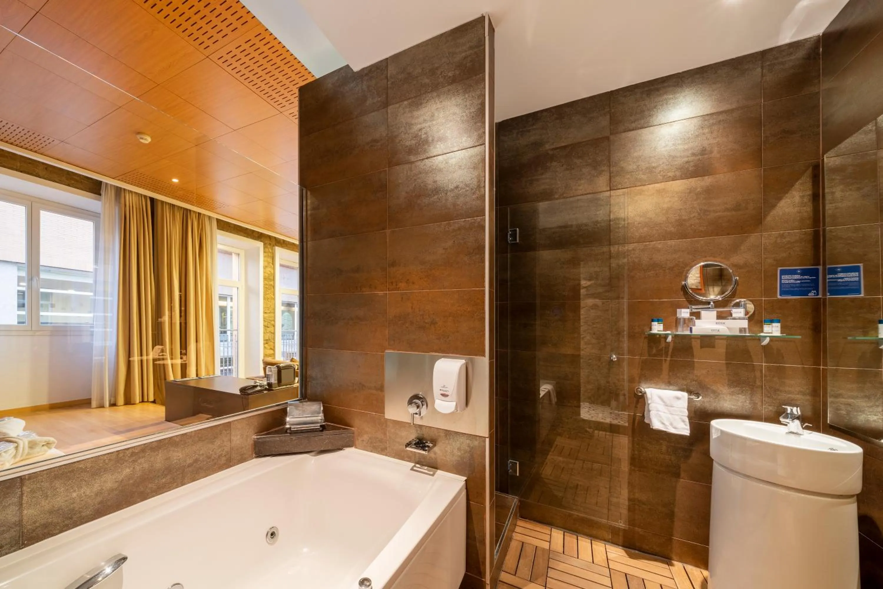 Bathroom in Iberik Rocallaura Balneari