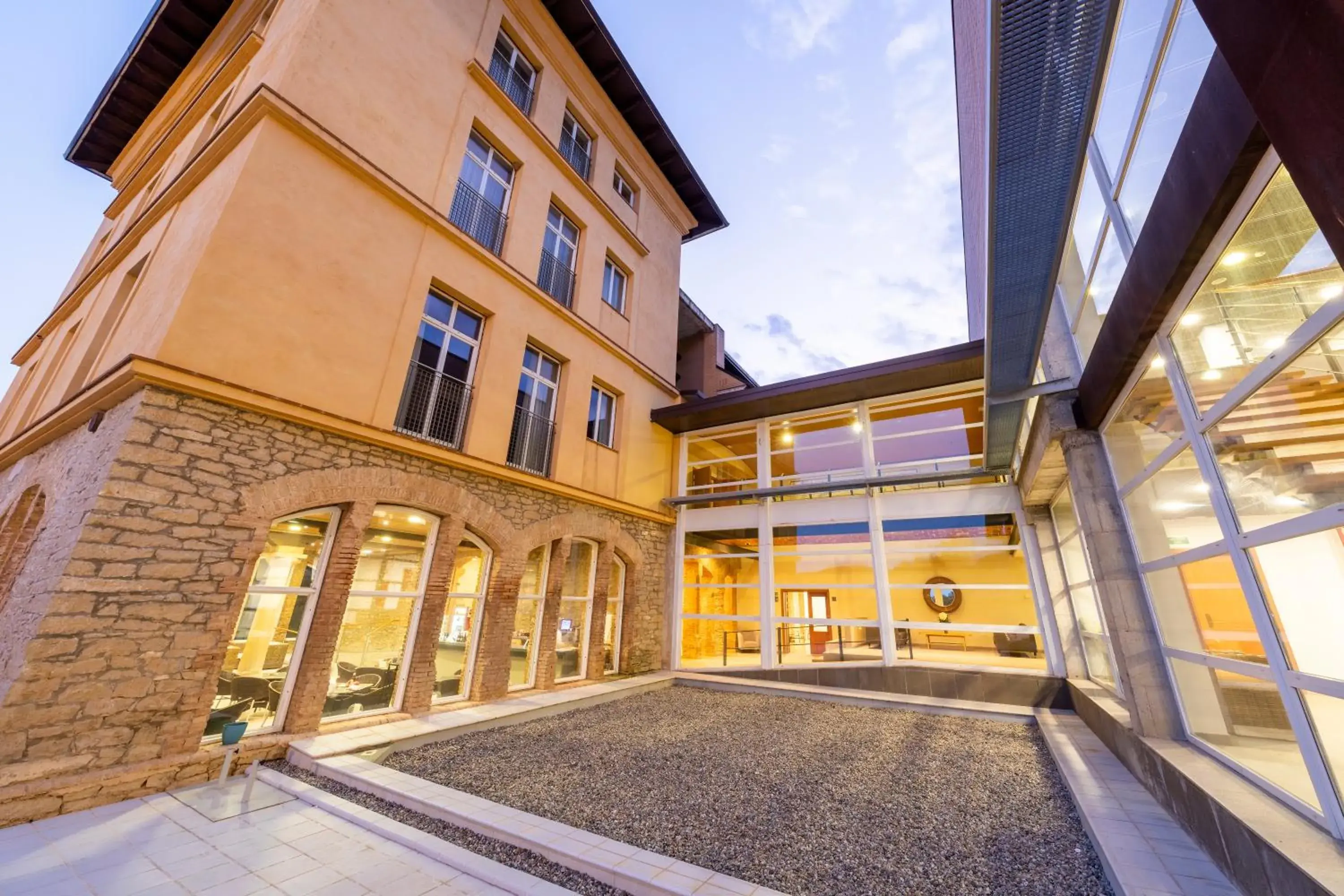 Property building in Iberik Rocallaura Balneari Property building in Iberik Rocallaura Balneari