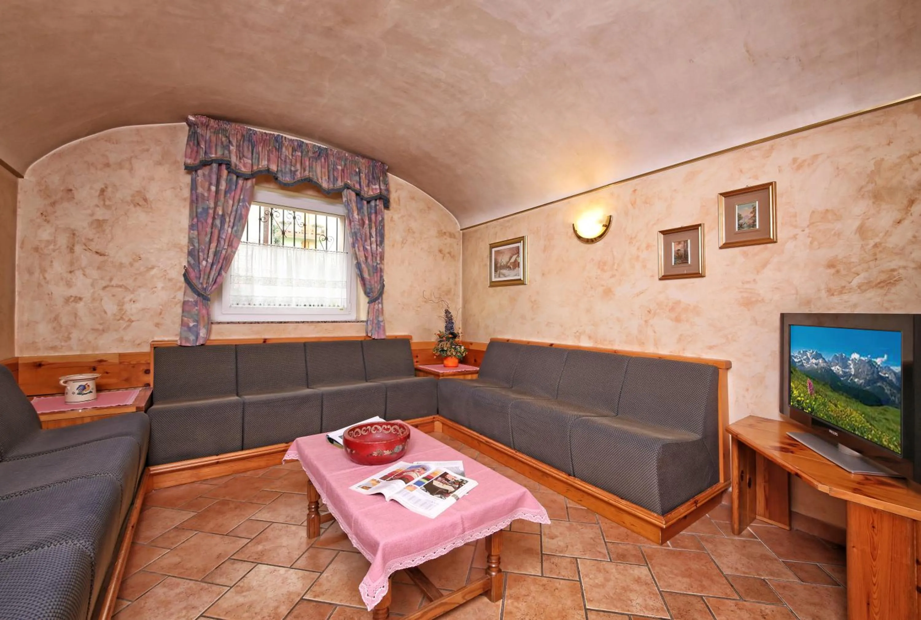 Communal lounge/ TV room in Hotel Stella Alpina