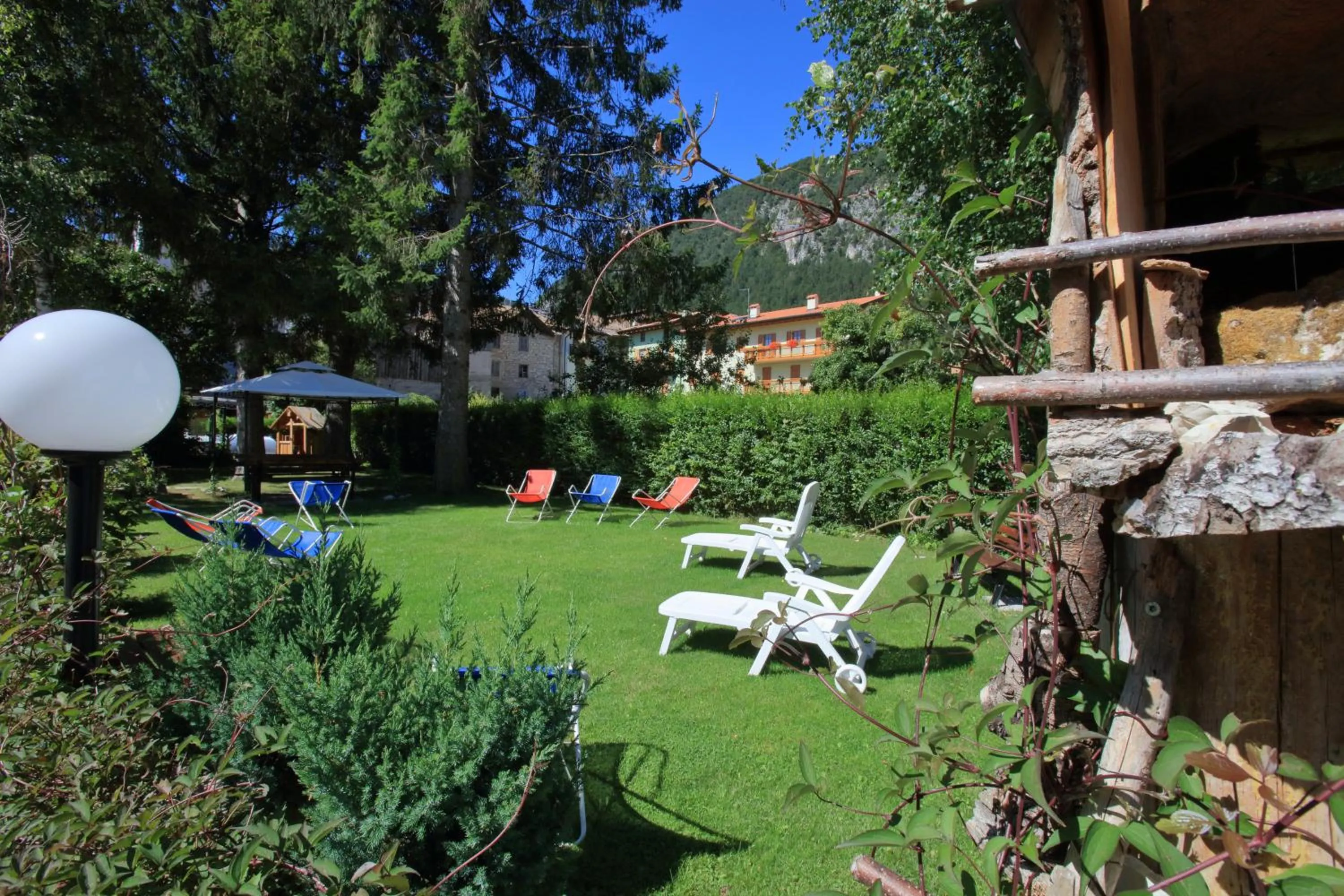 Garden in Hotel Stella Alpina