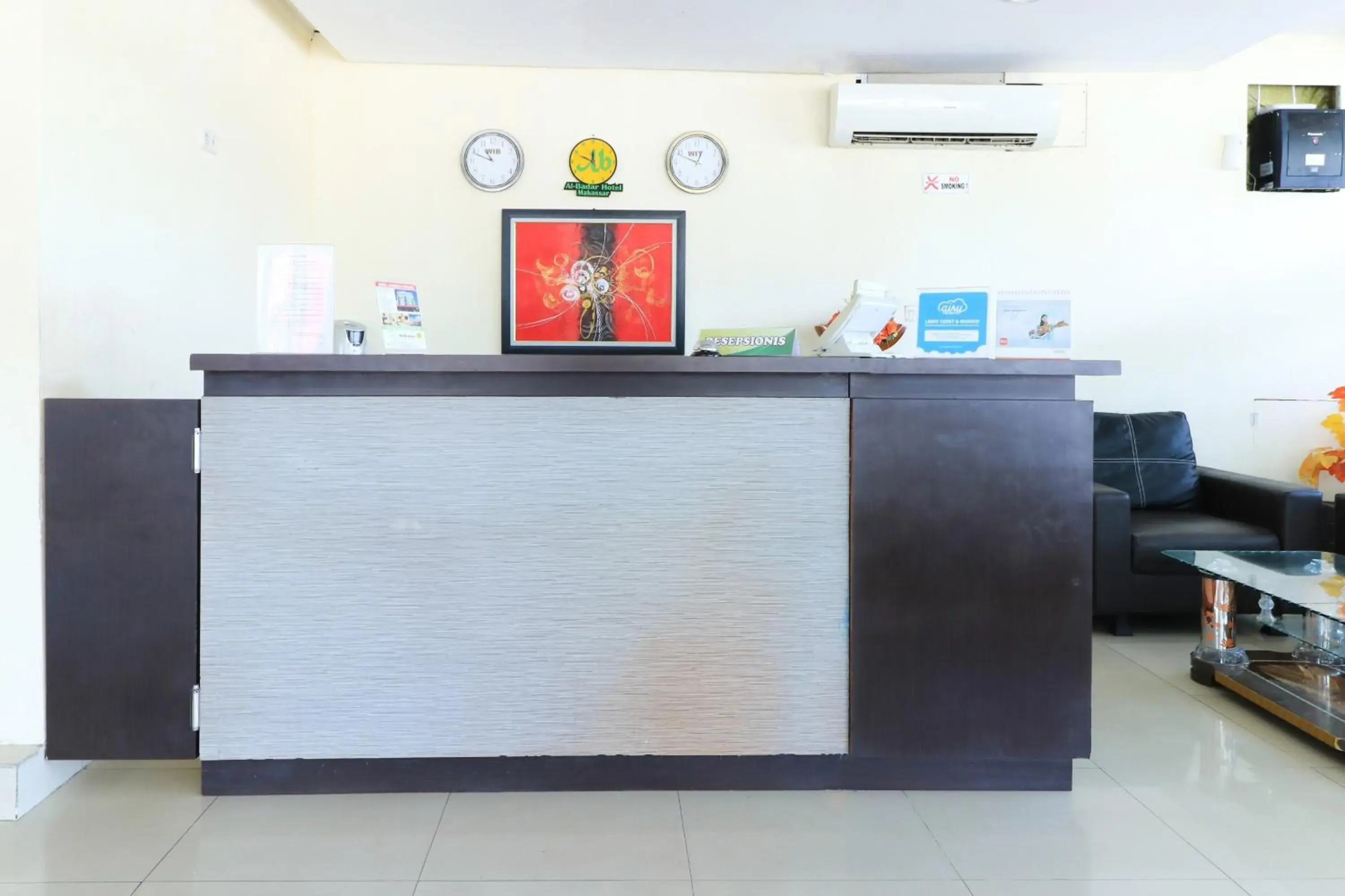 Lobby or reception in Al-Badar Hotel Syariah Makassar Lobby or reception in Al-Badar Hotel Syariah Makassar