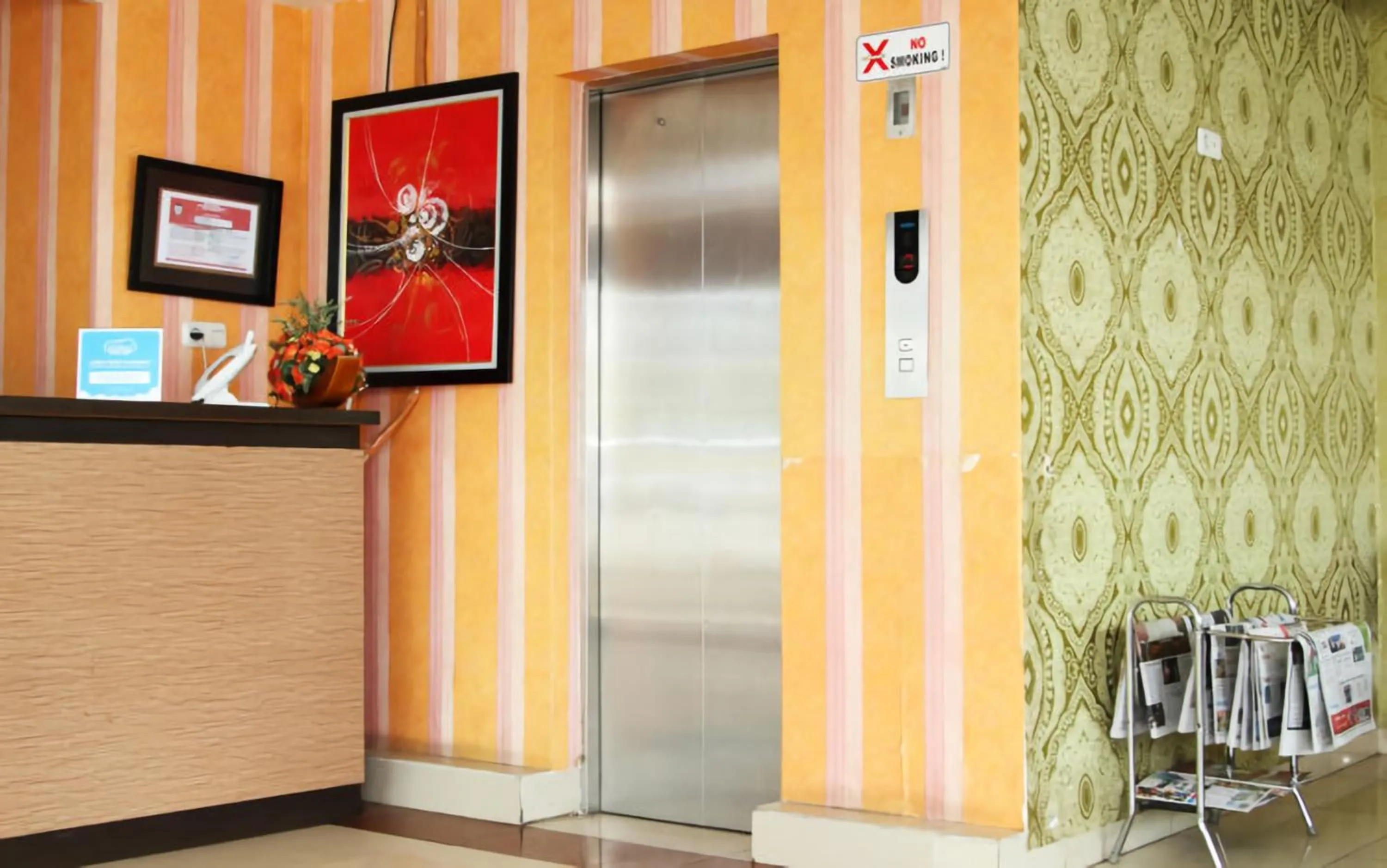 Lobby or reception in Al-Badar Hotel Syariah Makassar