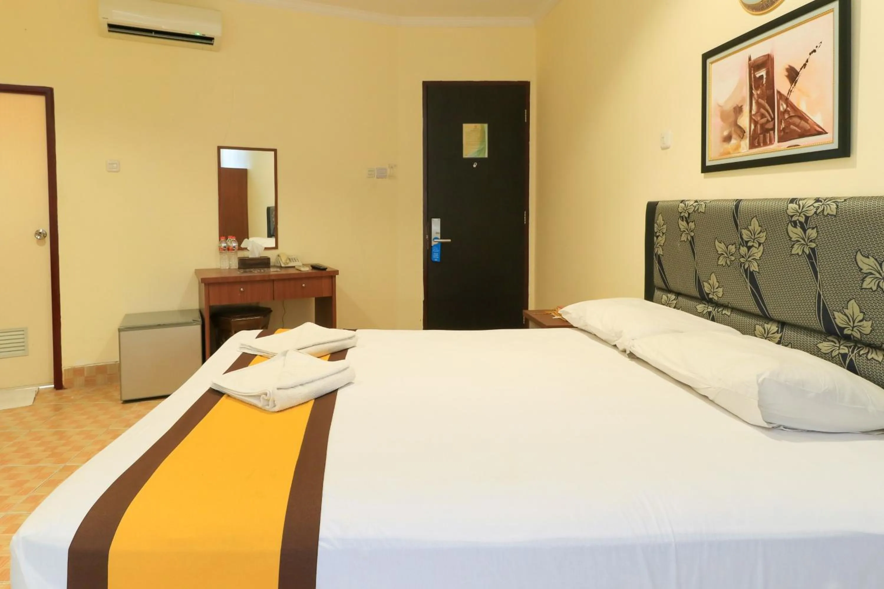 Bedroom, Bed in Al-Badar Hotel Syariah Makassar