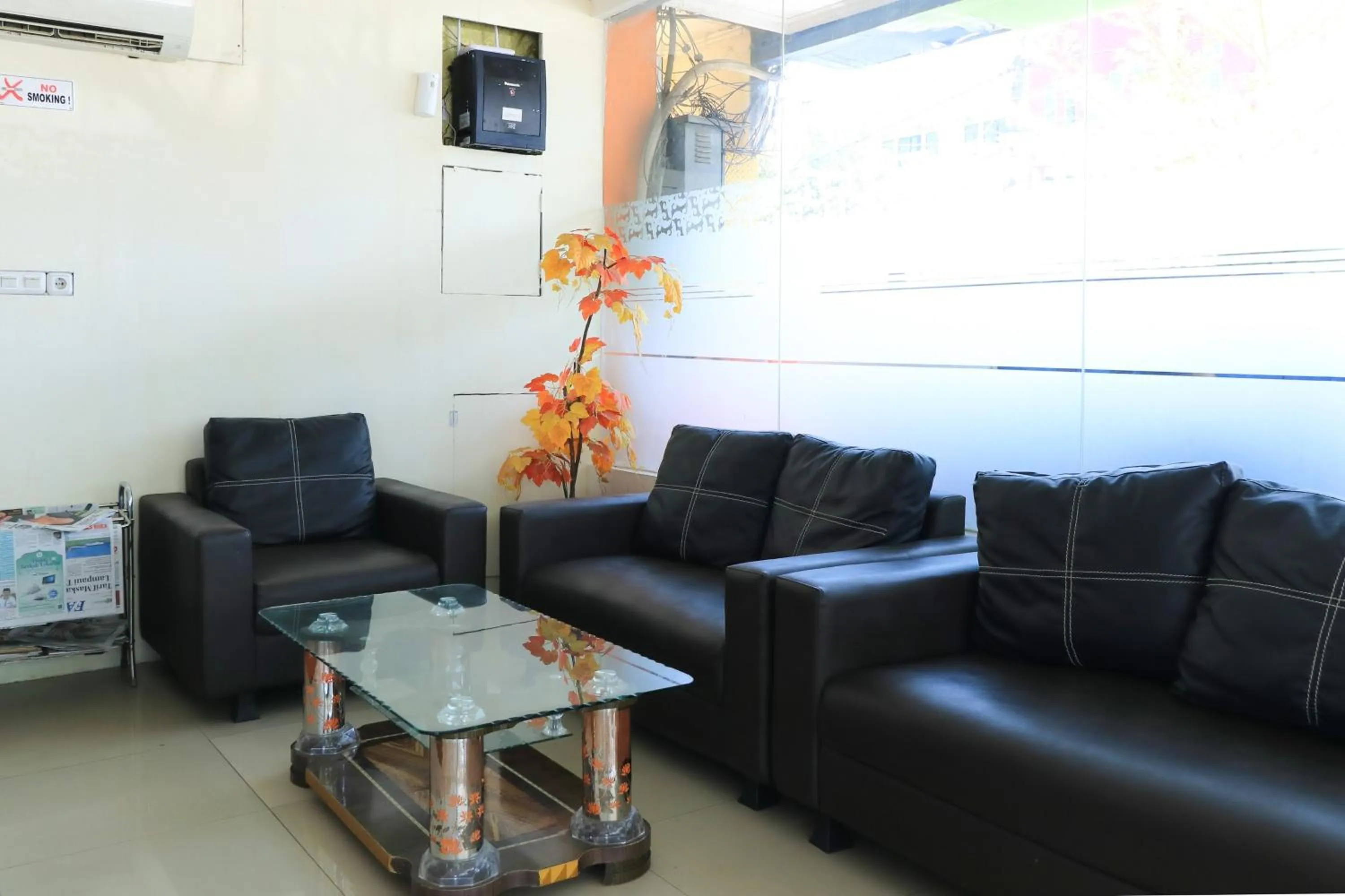 Lobby or reception in Al-Badar Hotel Syariah Makassar