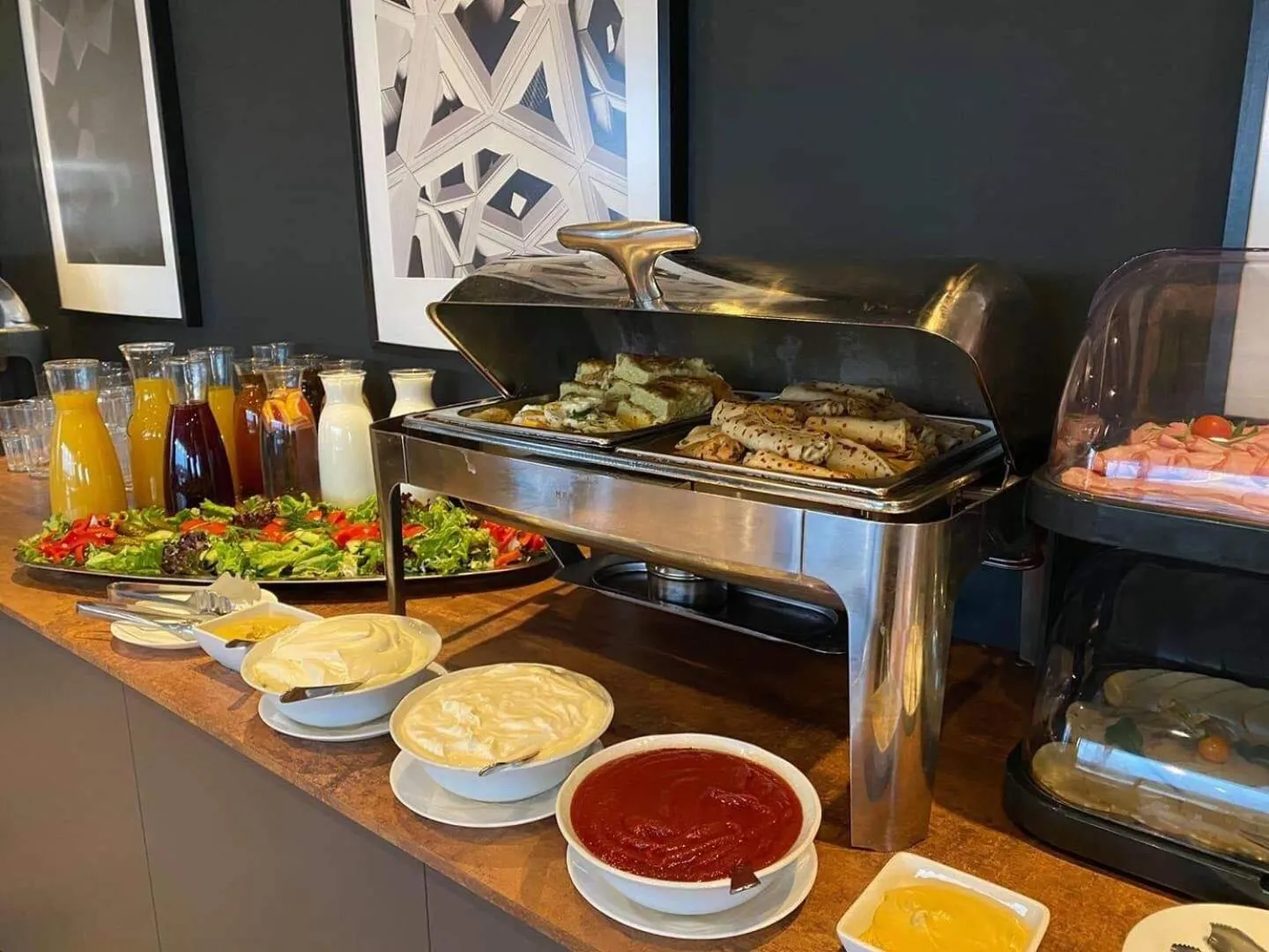 Continental breakfast in Zaliasis slenis - Self check-in hotel - Free parking