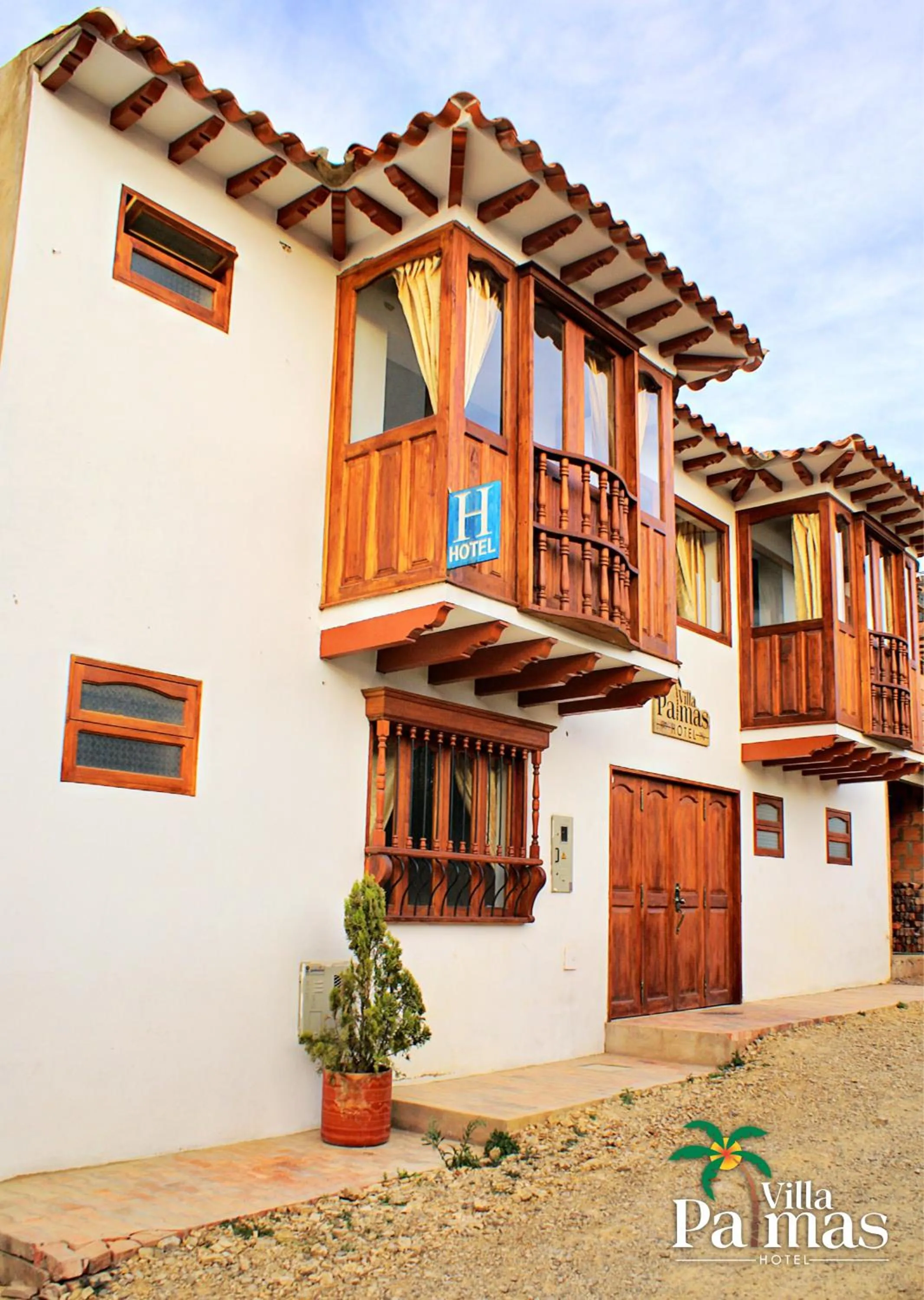 Property building in Hotel Villa Palmas