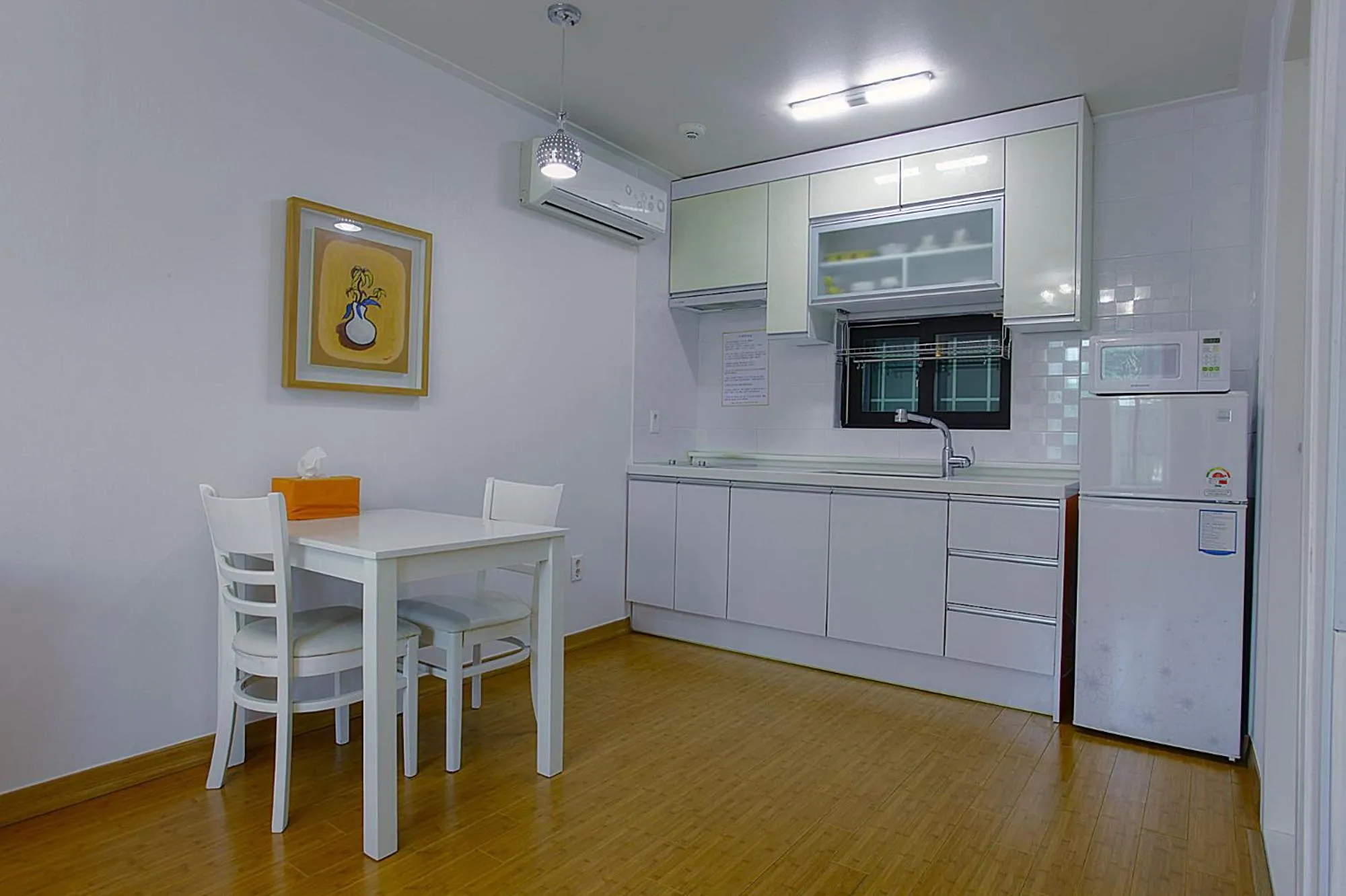 Kitchen or kitchenette in Forest of Color Pension