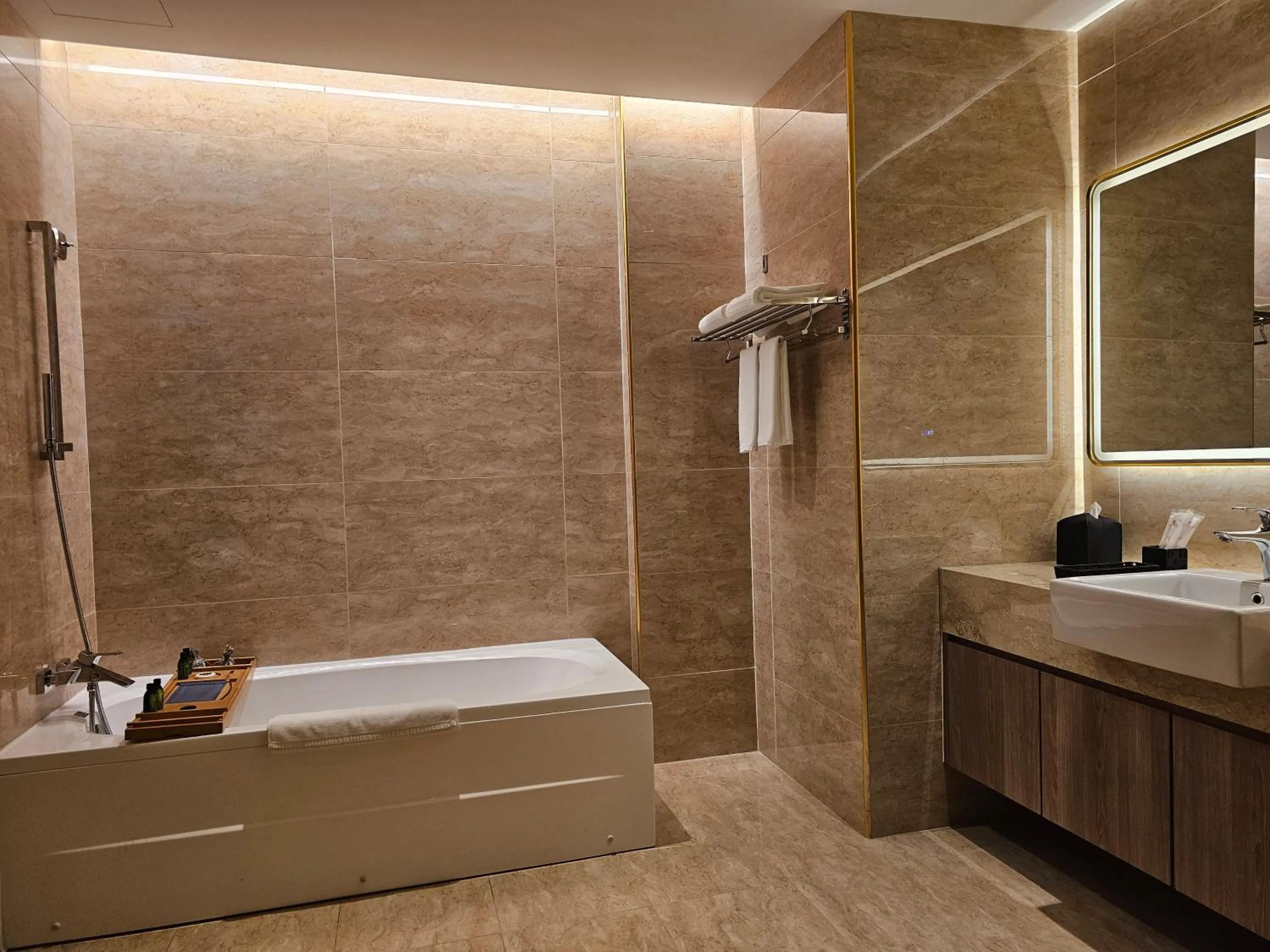 Bath in Hompton Hotel by the Beach