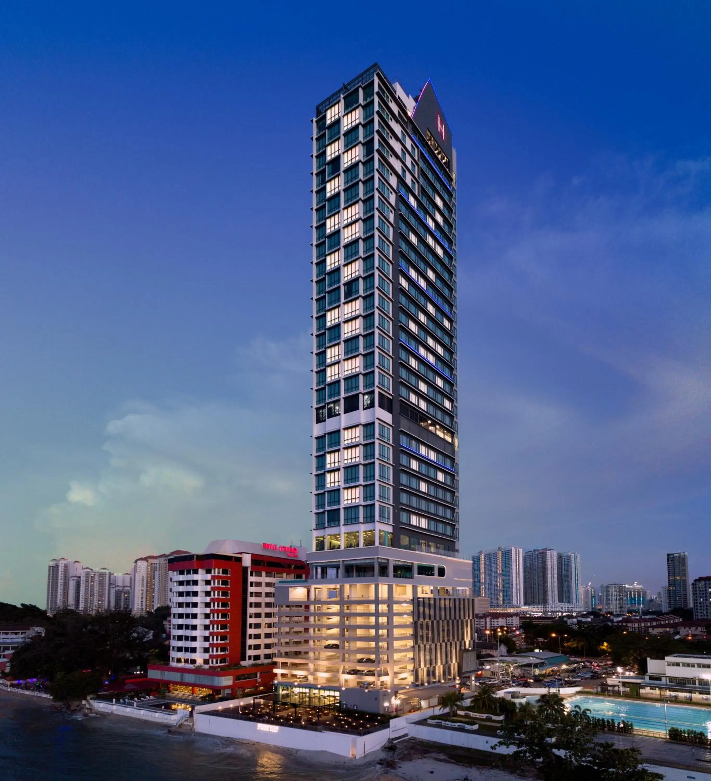 Property building in Hompton Hotel by the Beach Property building in Hompton Hotel by the Beach