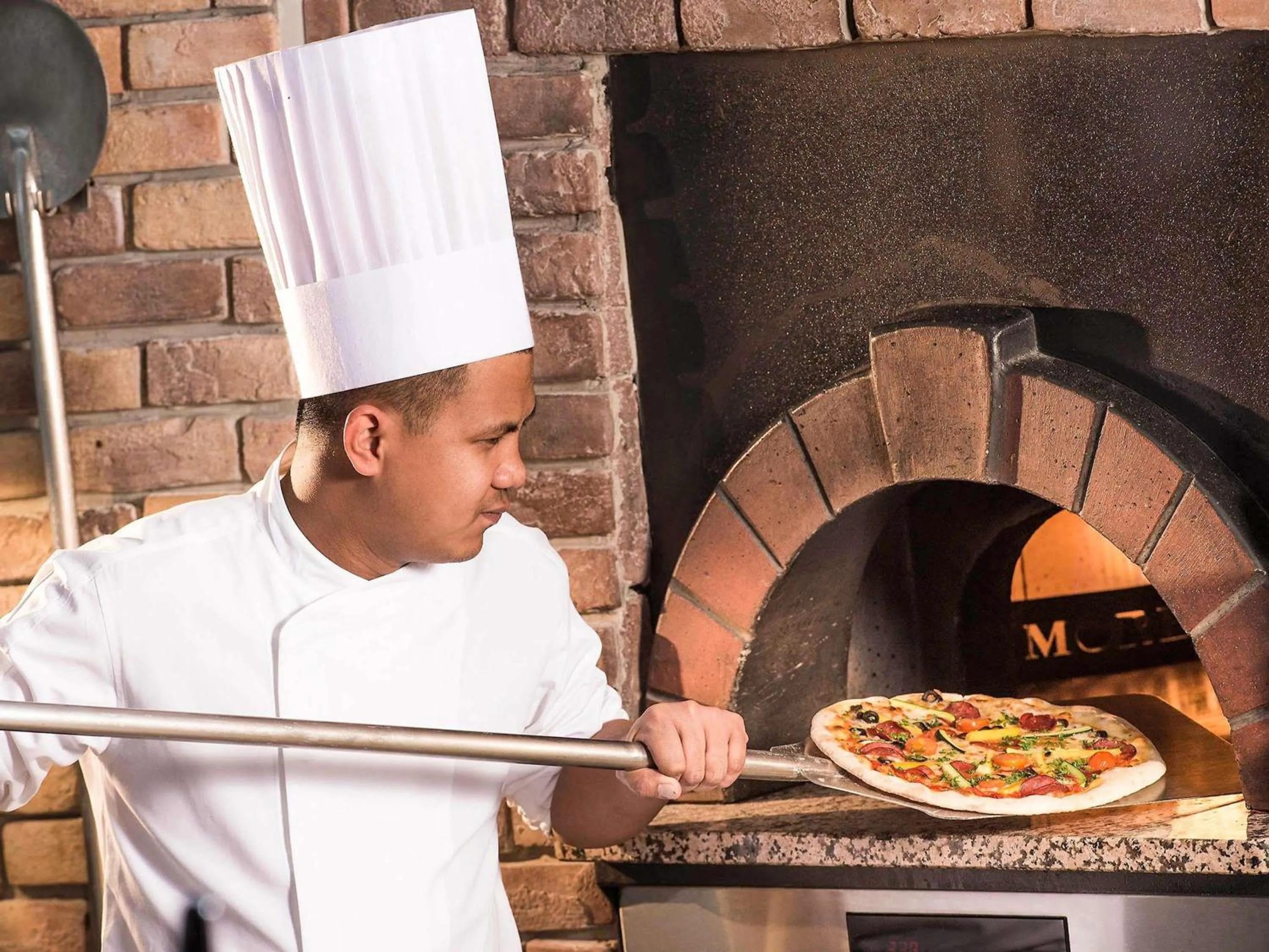 Restaurant/places to eat in Novotel Abu Dhabi Gate