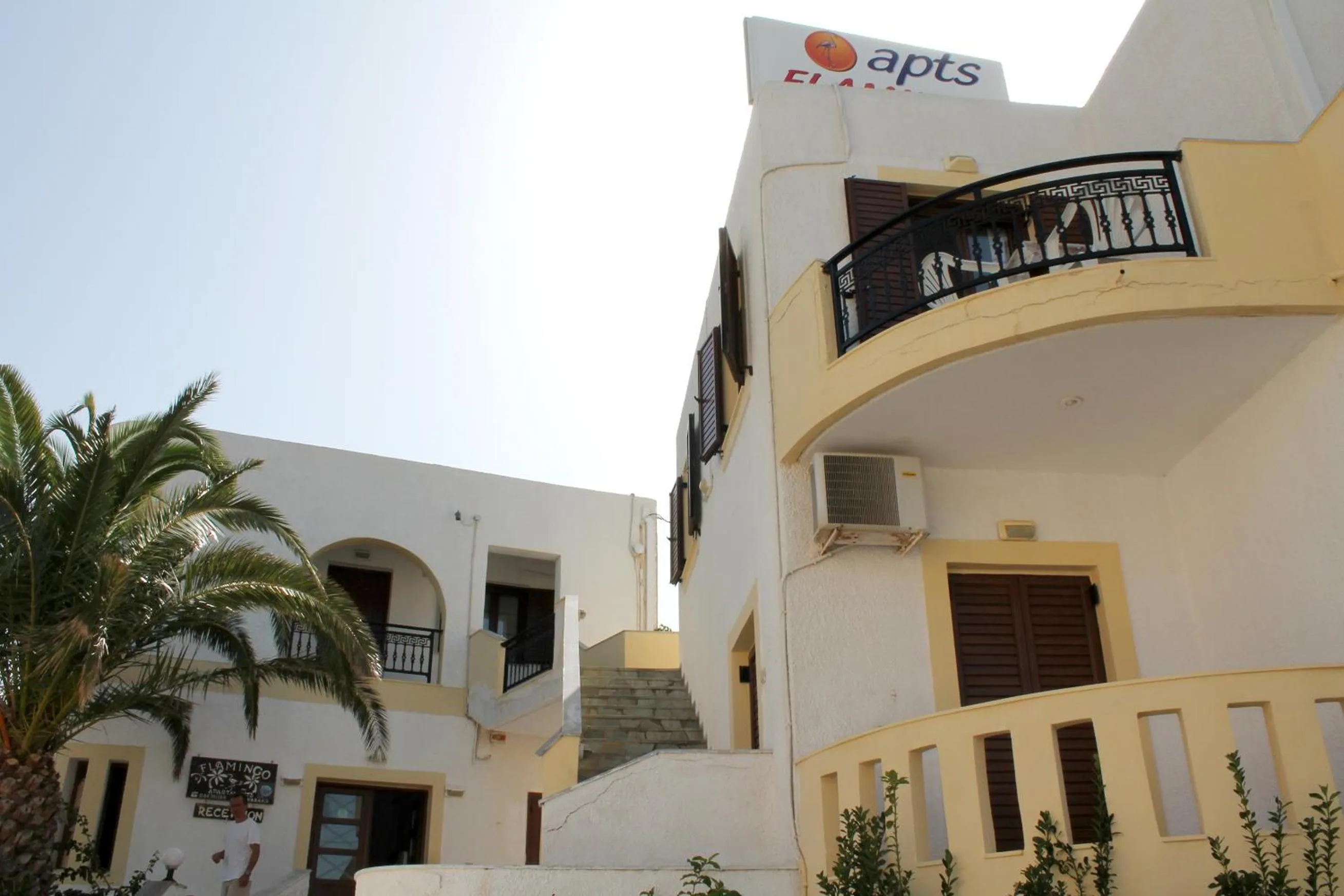 Facade/entrance in Flamingo Apartments