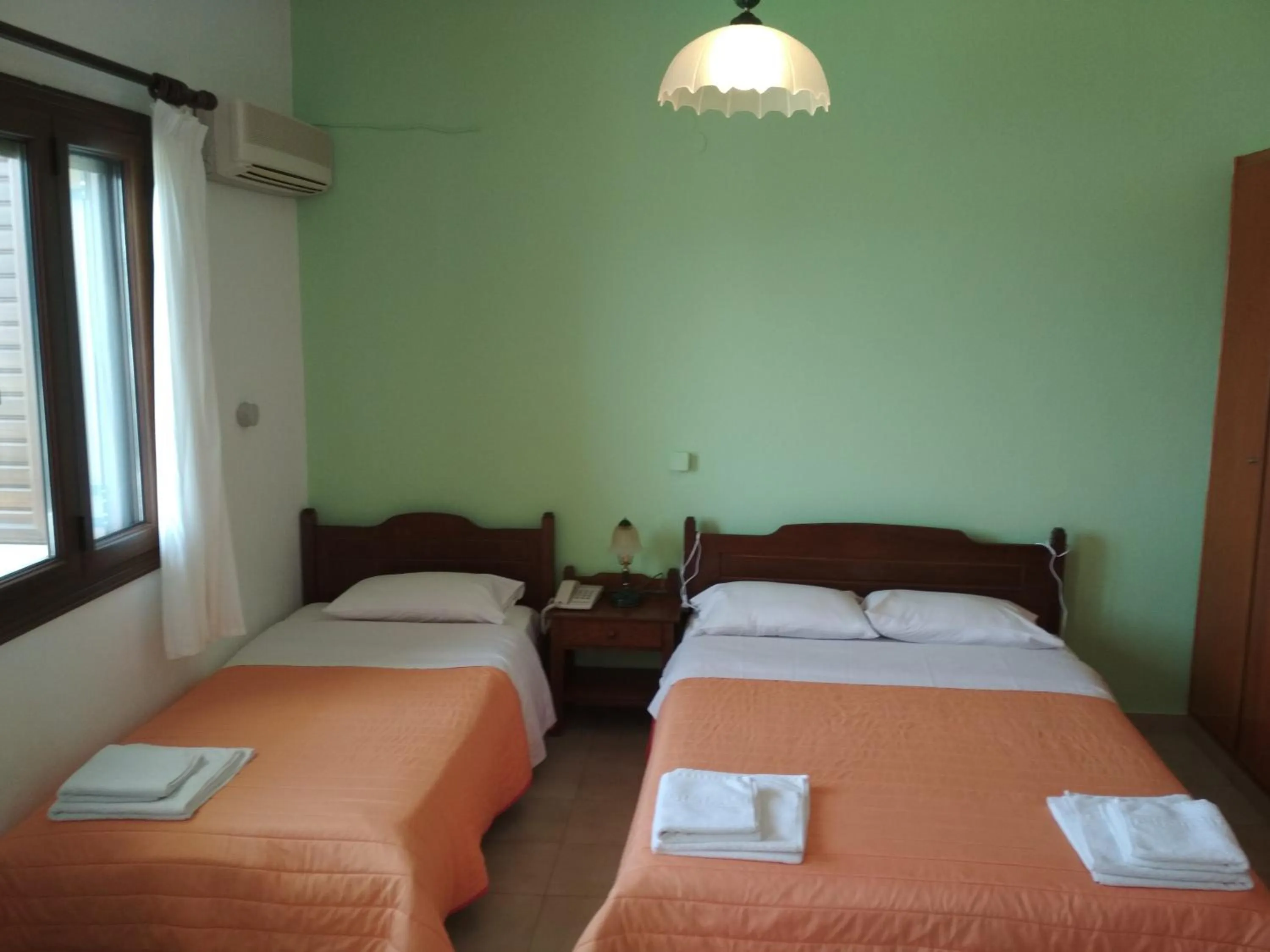 Bed in Flamingo Apartments