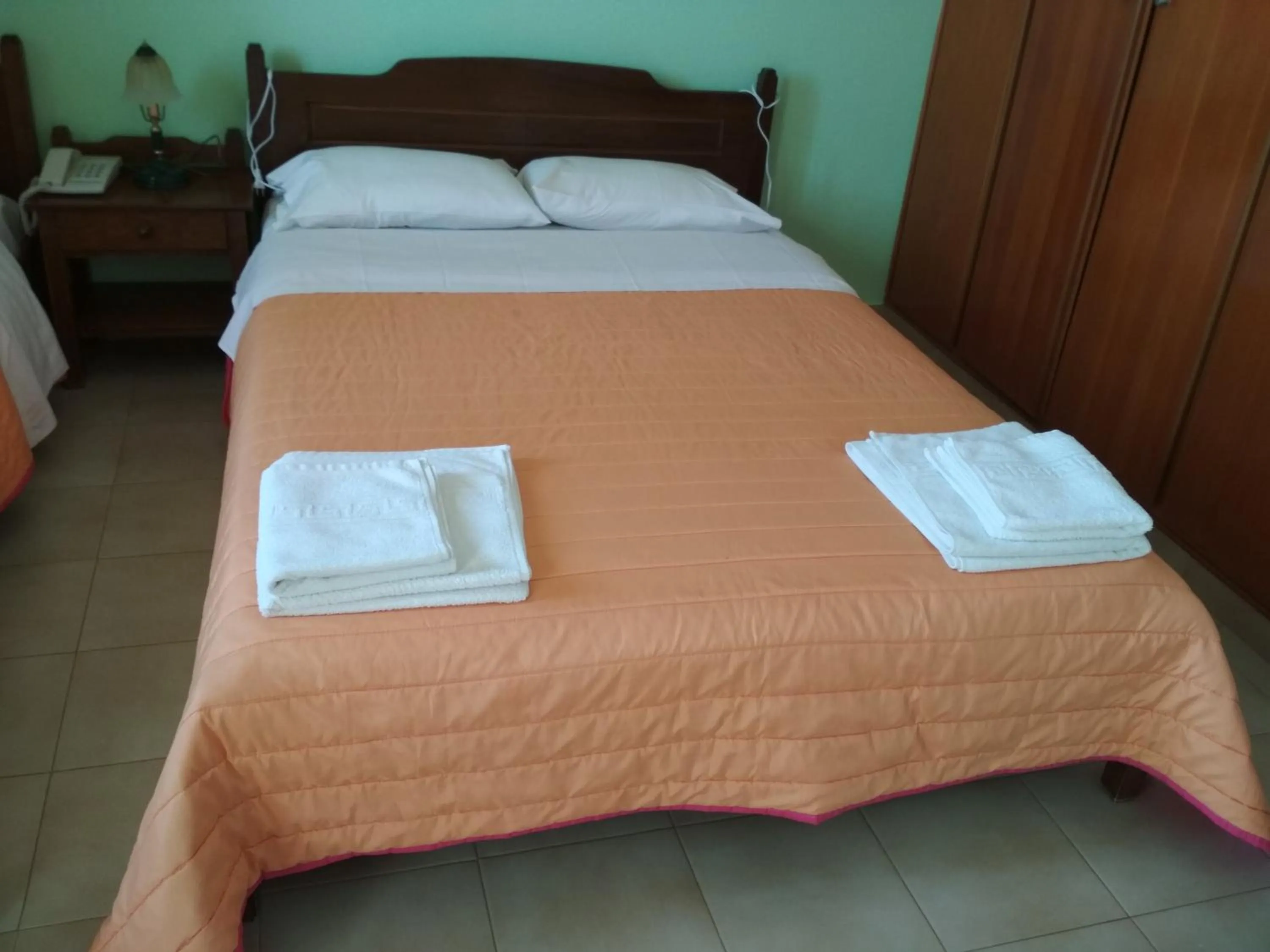 Bed in Flamingo Apartments