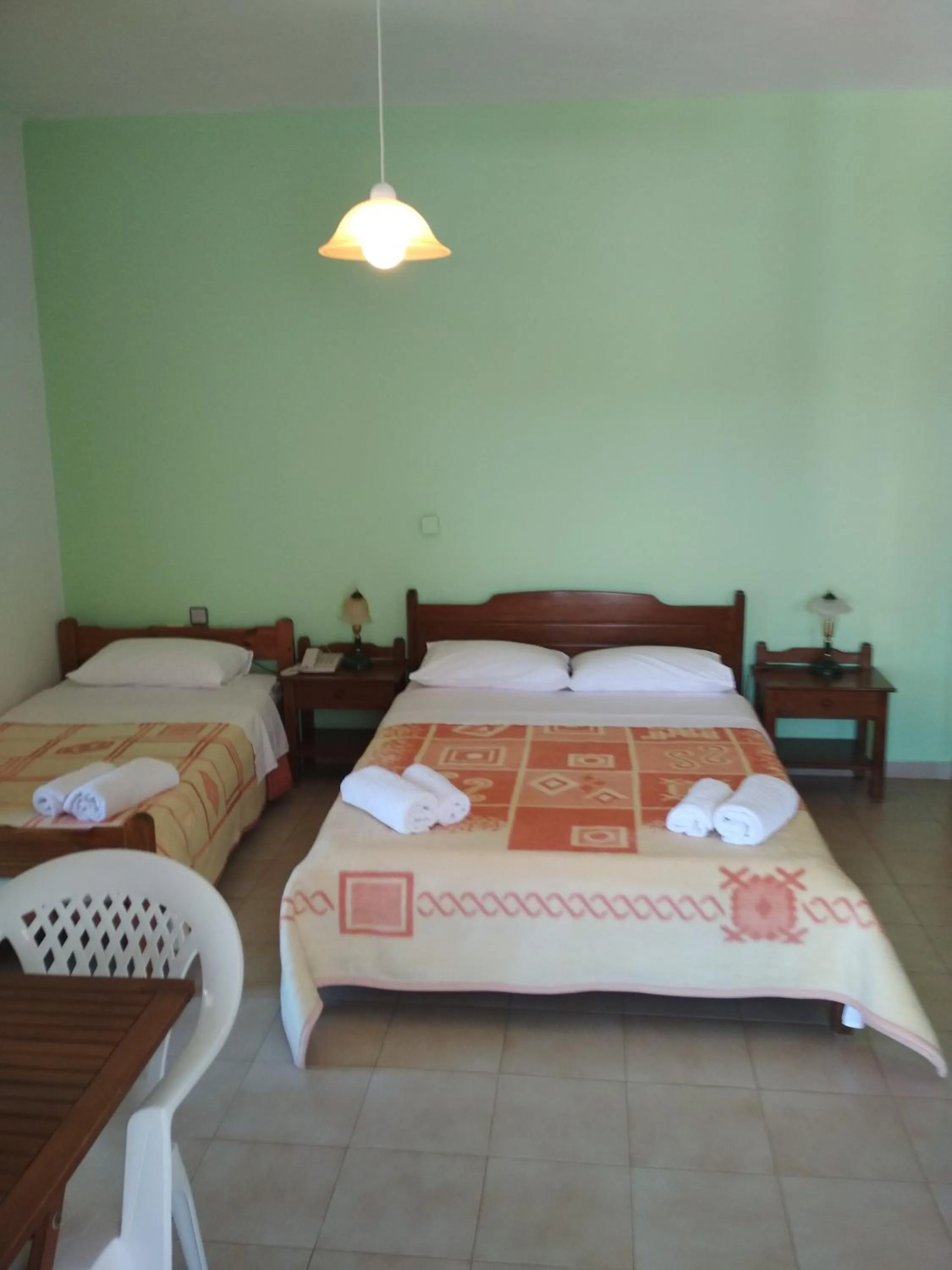 Bed in Flamingo Apartments