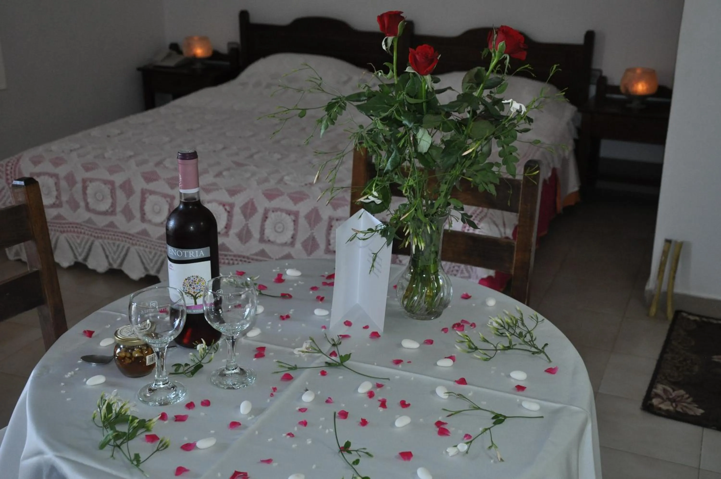 Bedroom, Bed in Flamingo Apartments