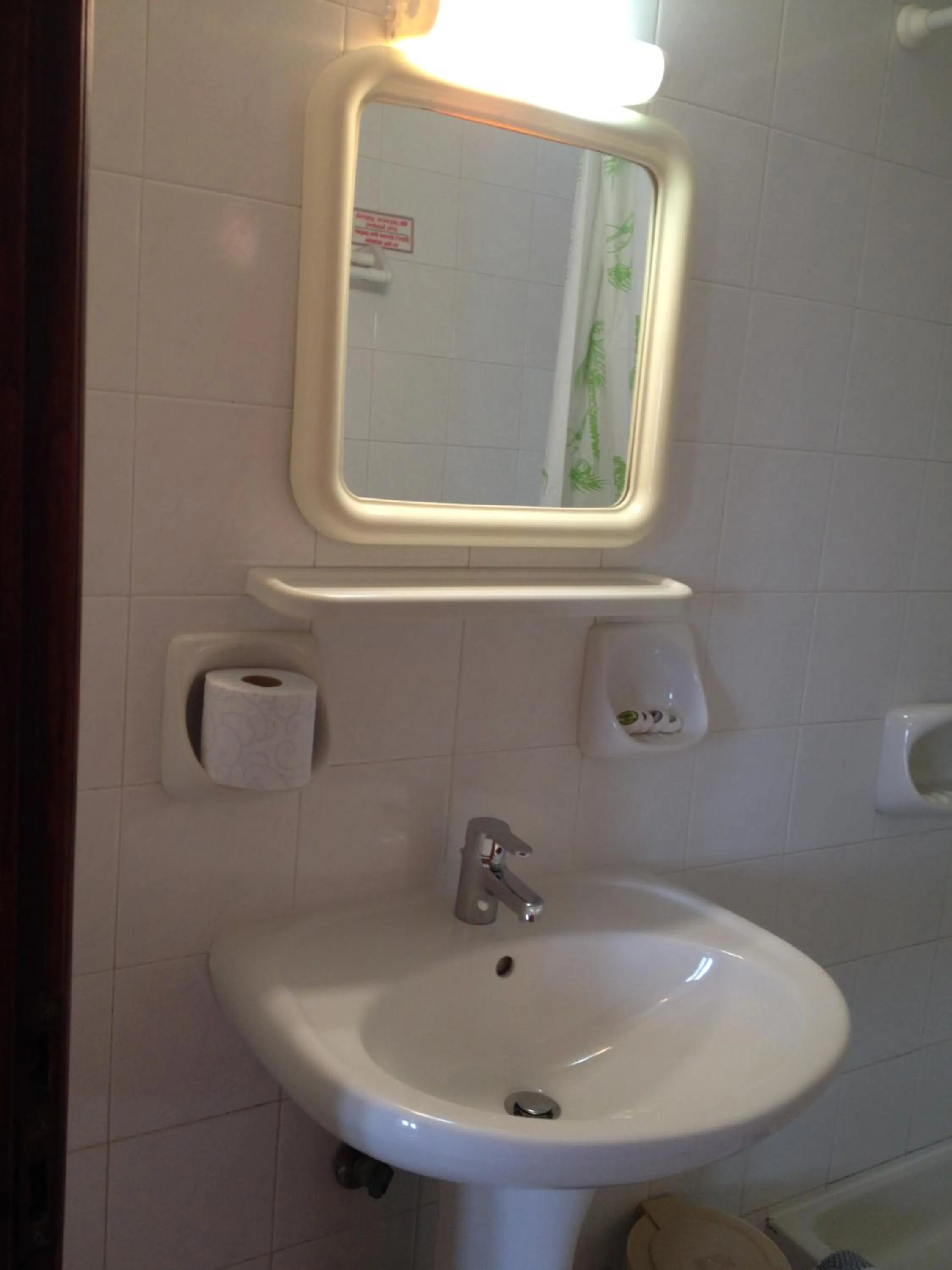 Bathroom in Flamingo Apartments