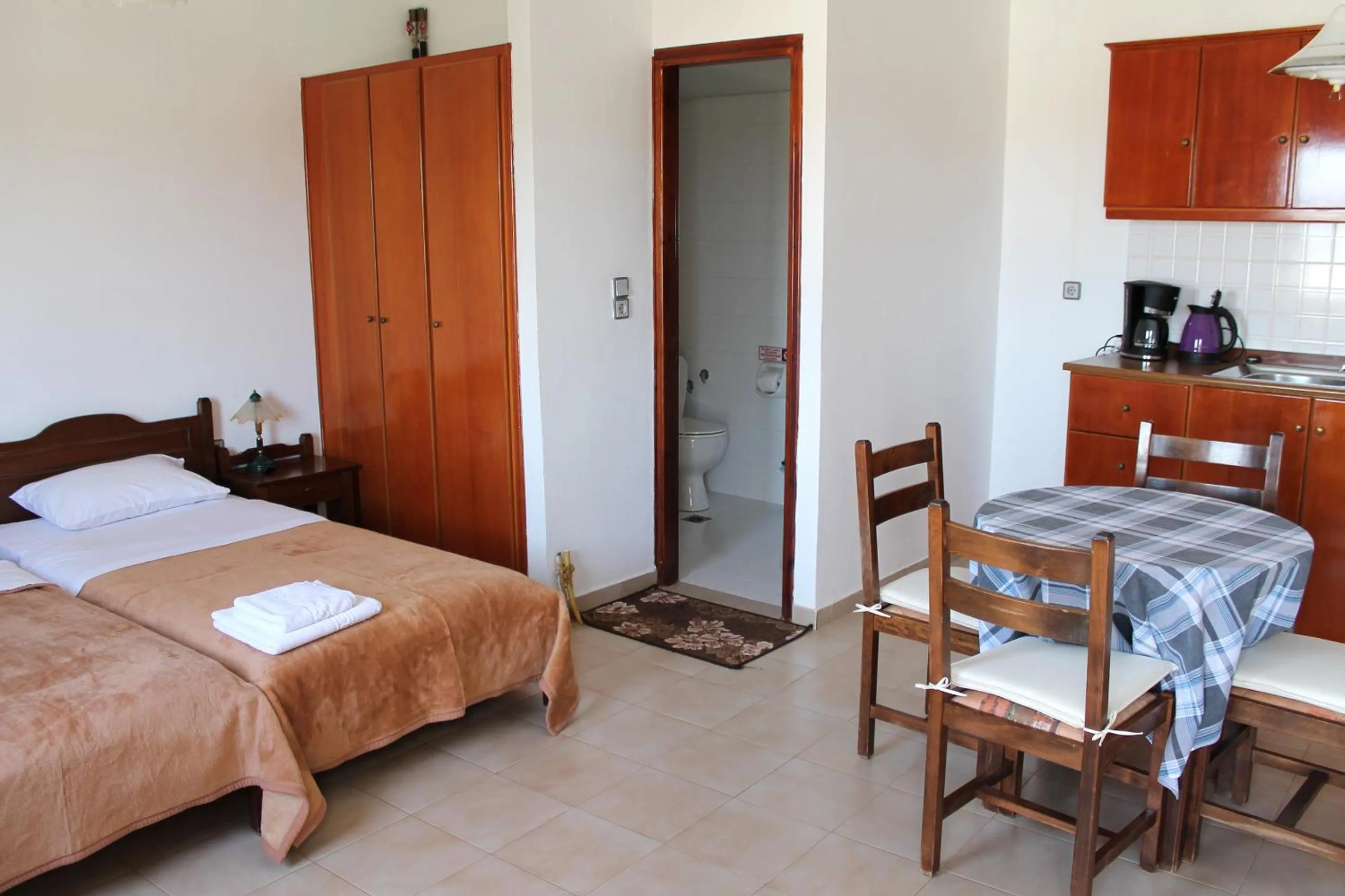 Bed in Flamingo Apartments