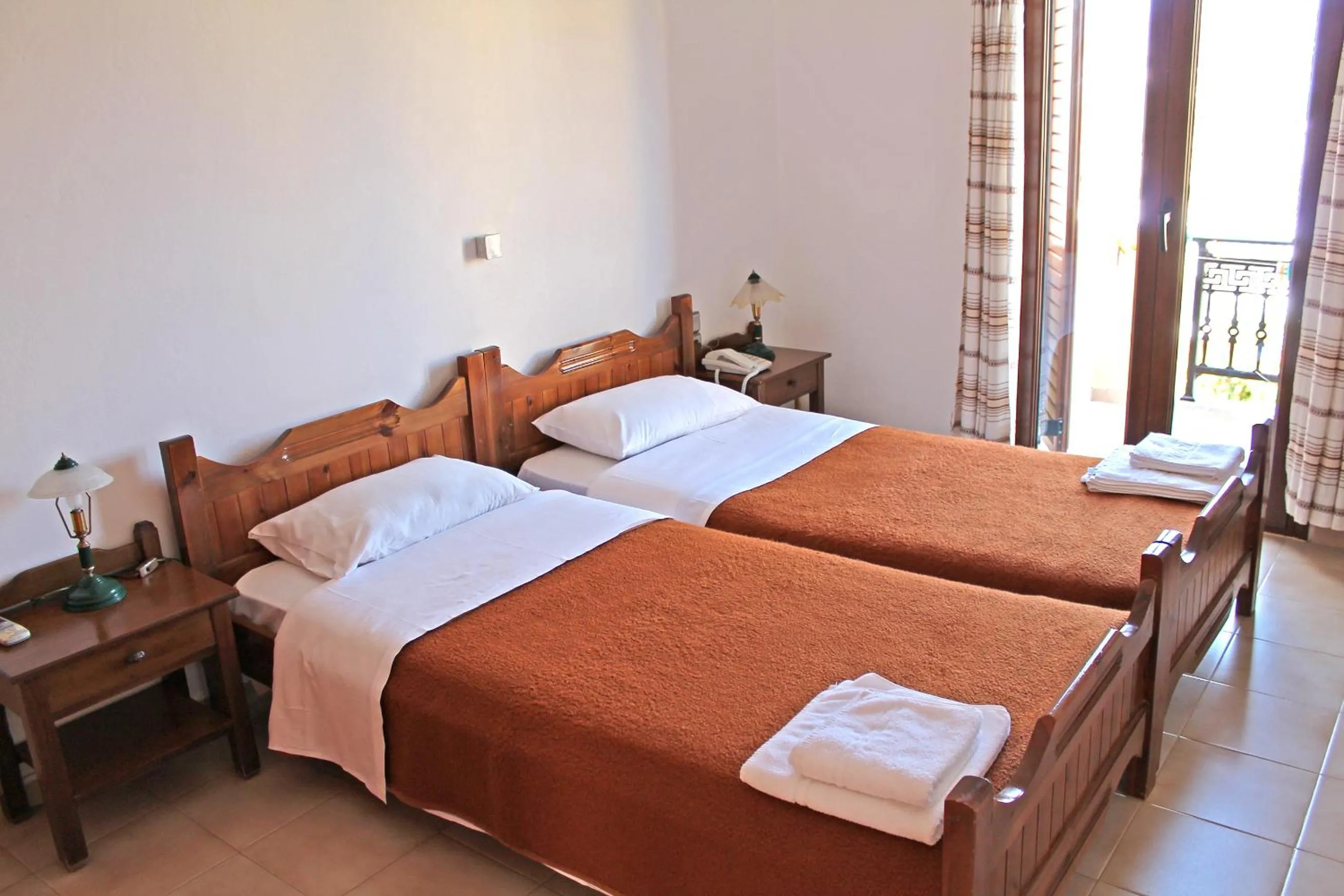 Bed in Flamingo Apartments