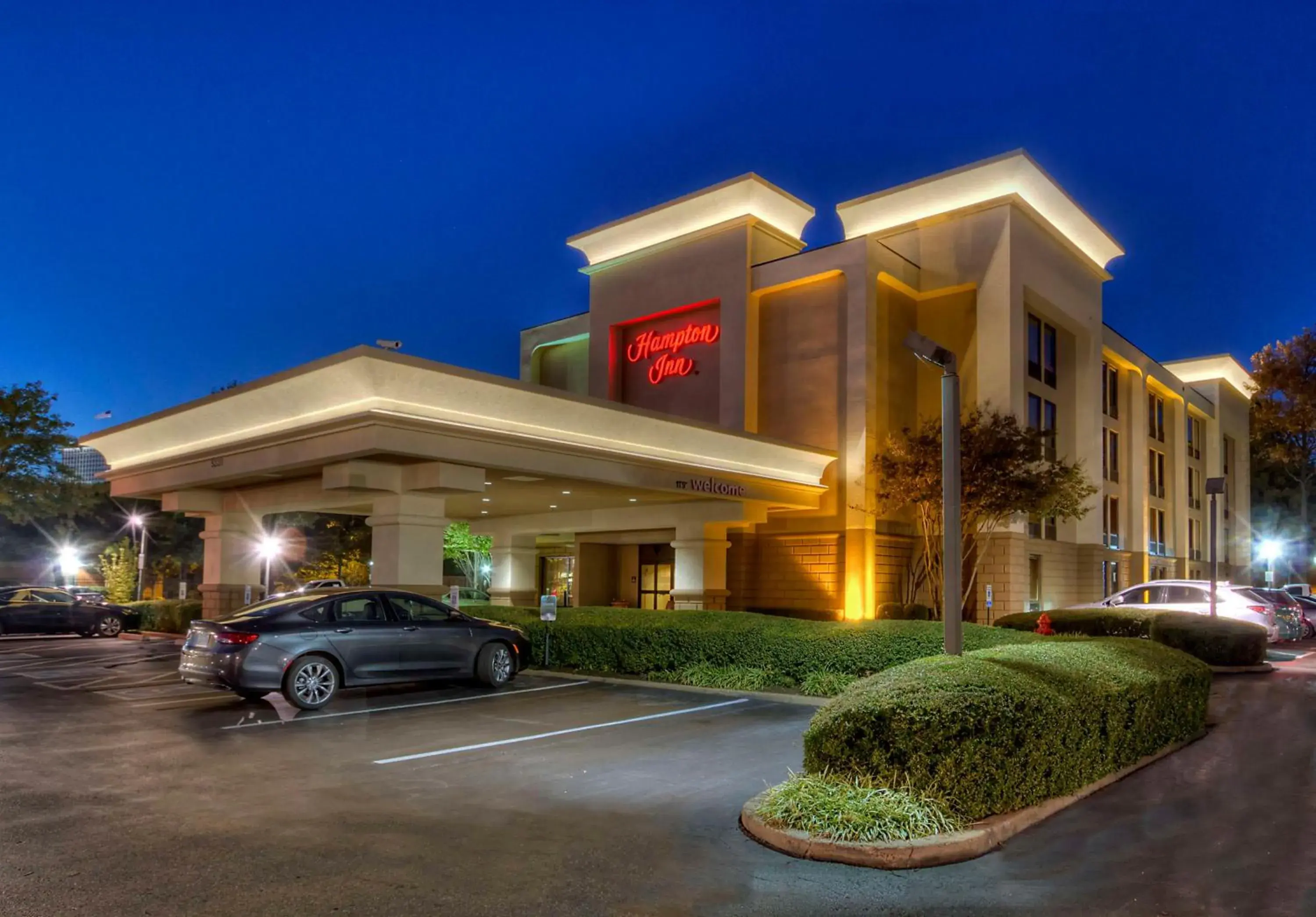 Property building in Hampton Inn Memphis-Poplar Property building in Hampton Inn Memphis-Poplar
