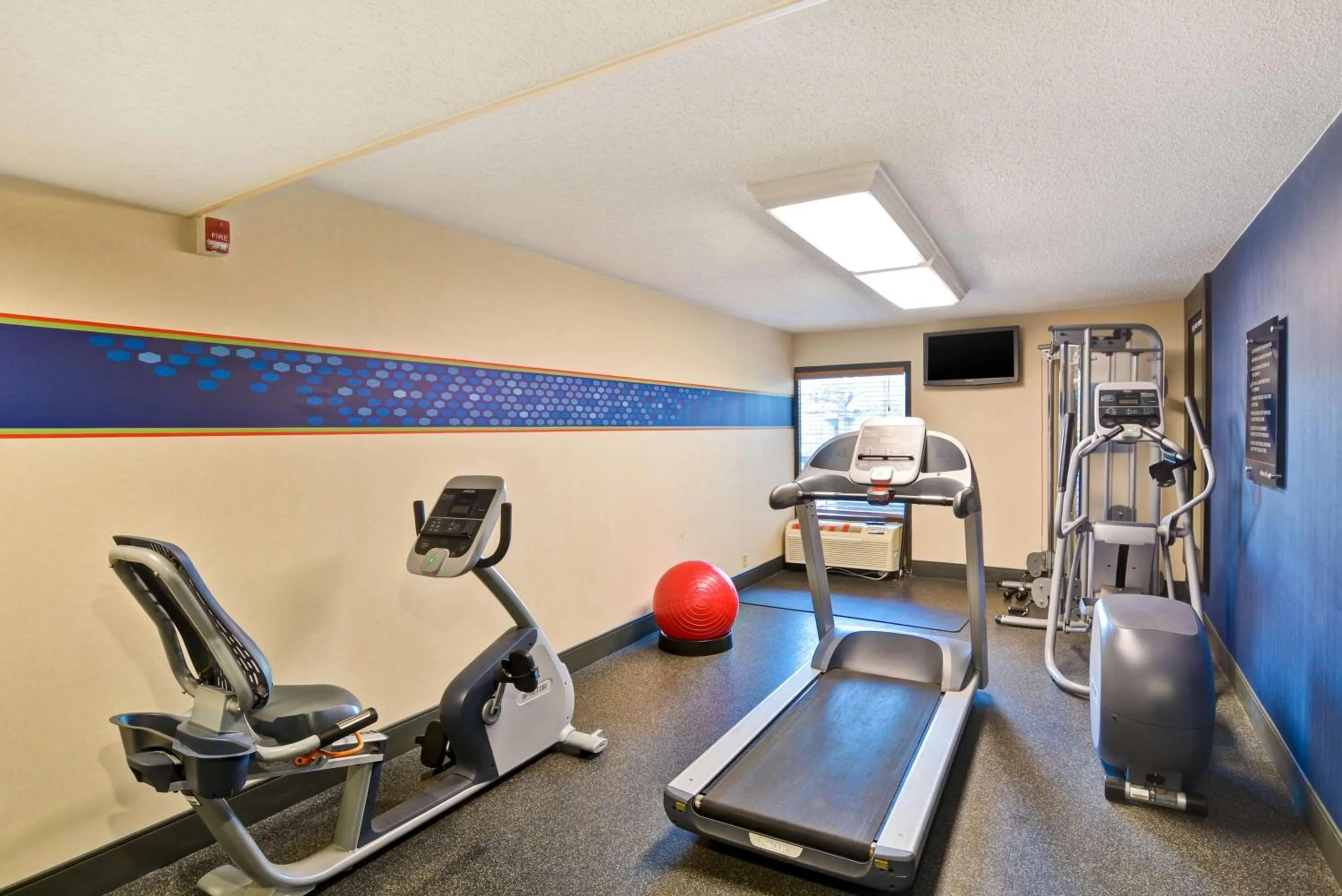 Fitness centre/facilities in Hampton Inn Memphis-Poplar