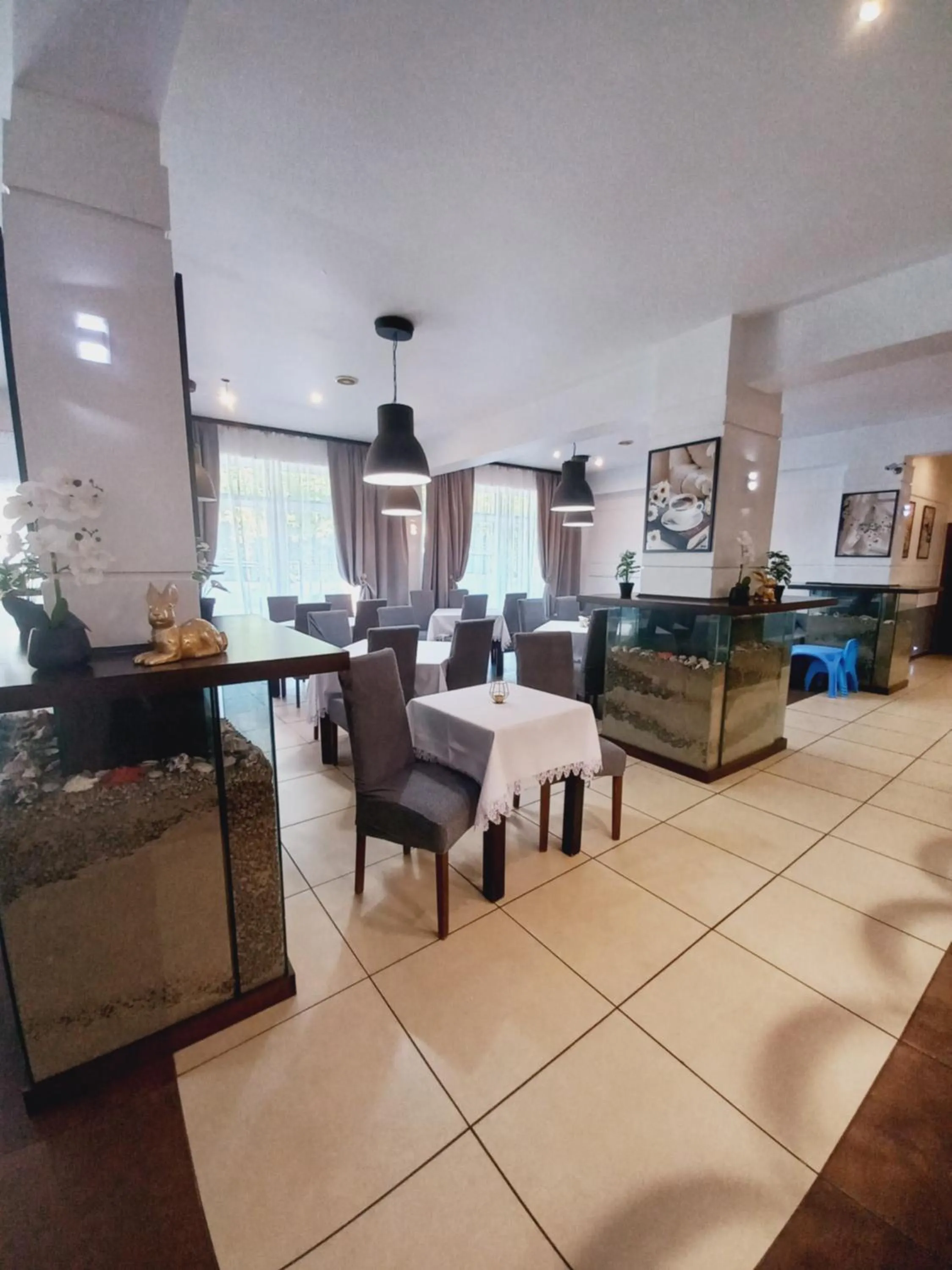 Pensjonat Plażowy Boss z Restauracją 50 metrów od Morza