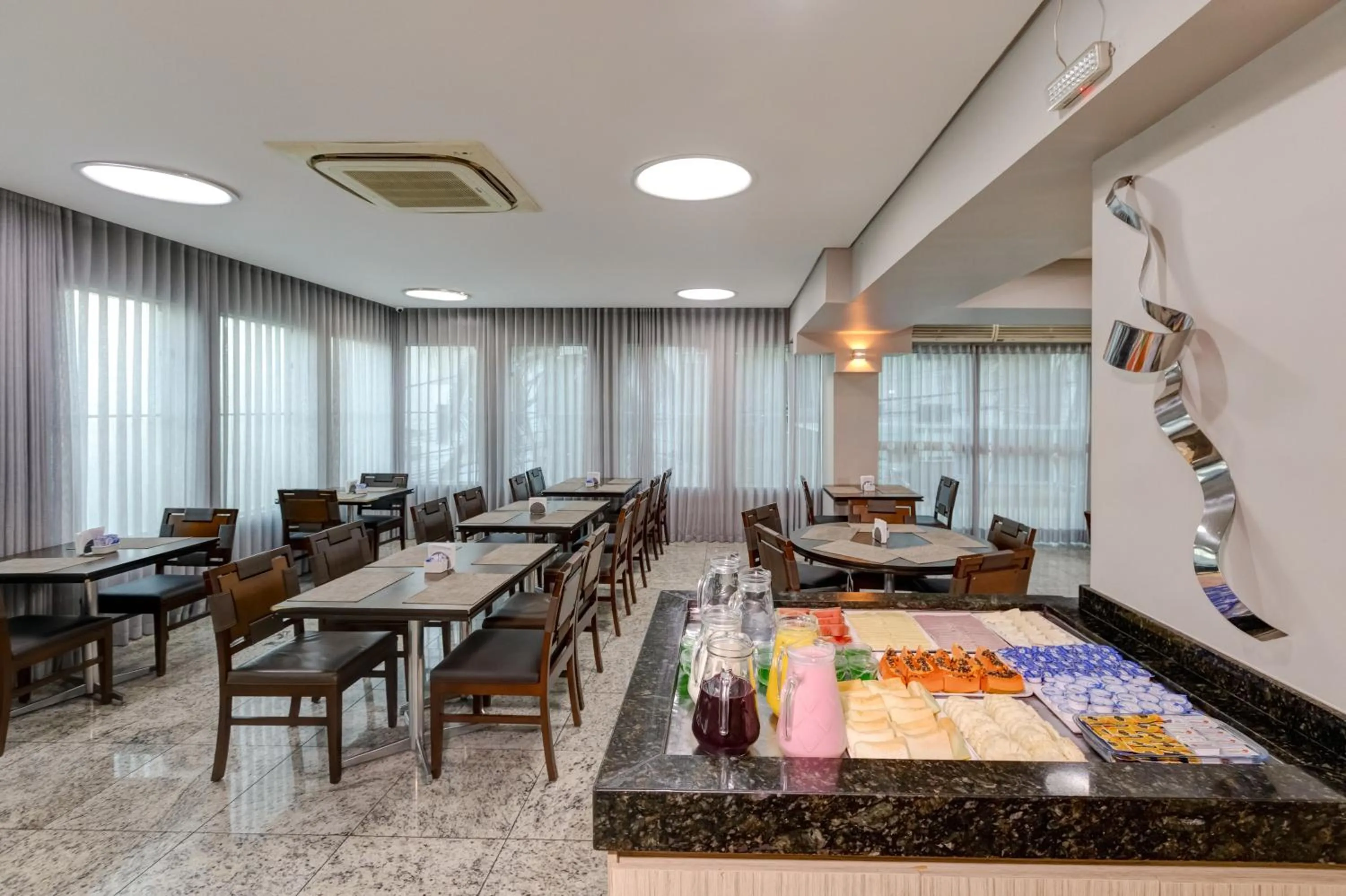 Restaurant/places to eat in BH Jaraguá Hotel