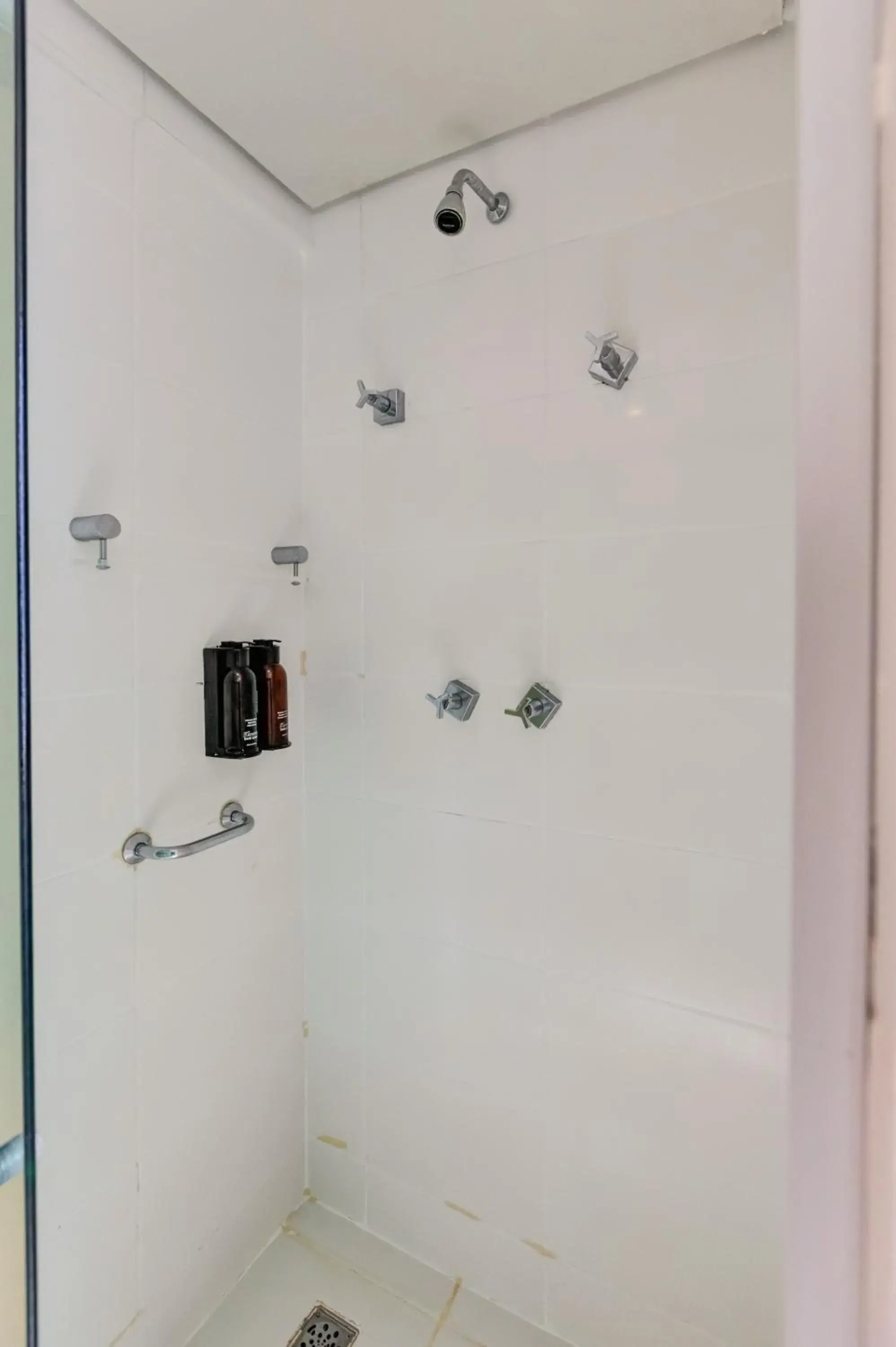 Bathroom in BH Jaraguá Hotel Bathroom in BH Jaraguá Hotel