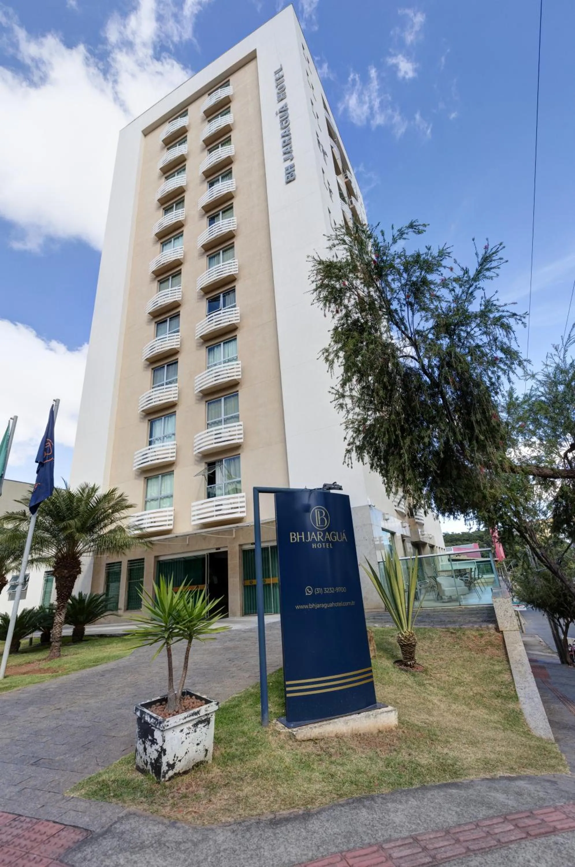 Facade/entrance in BH Jaraguá Hotel