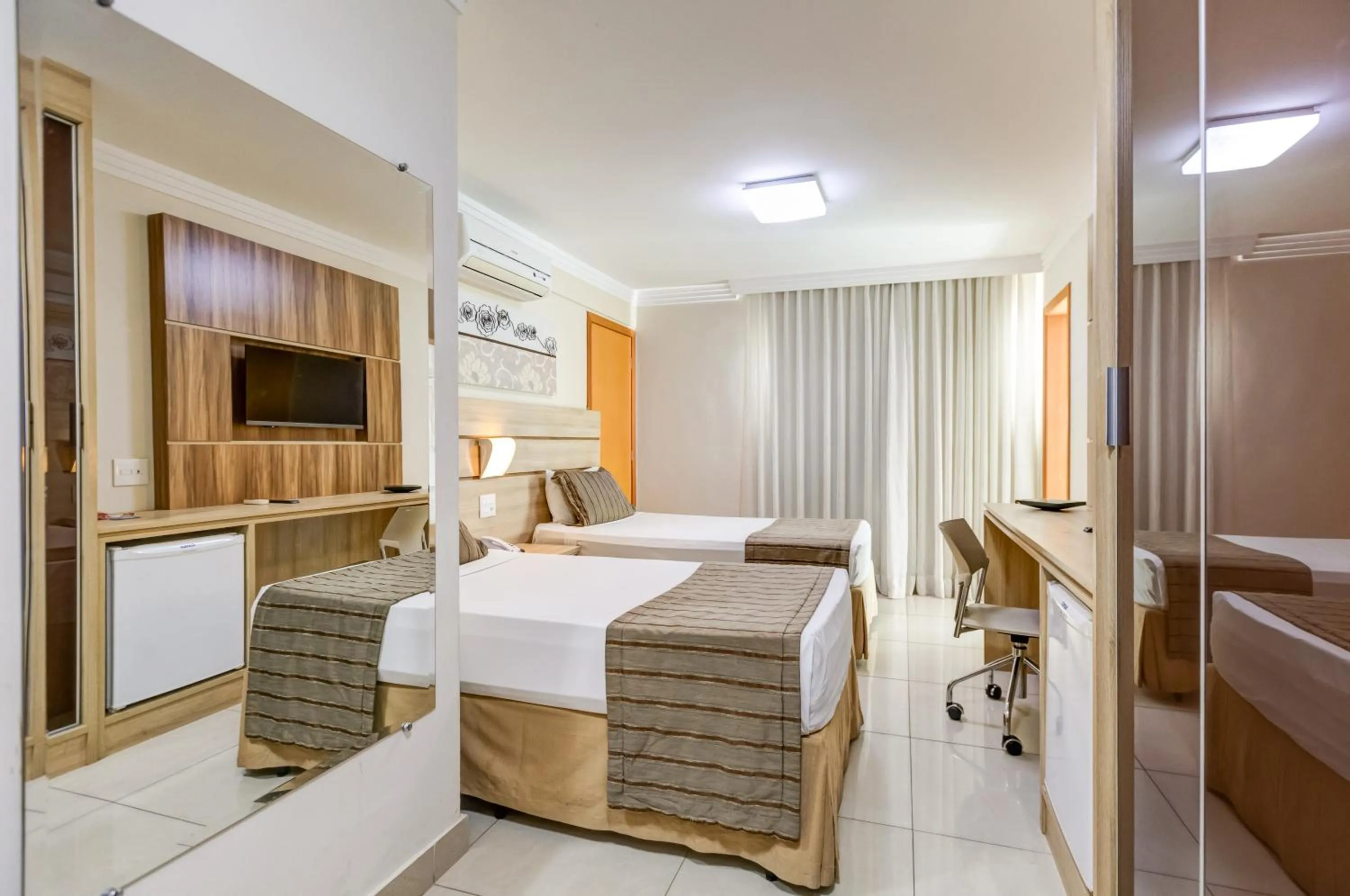 Bedroom, Bed in BH Jaraguá Hotel